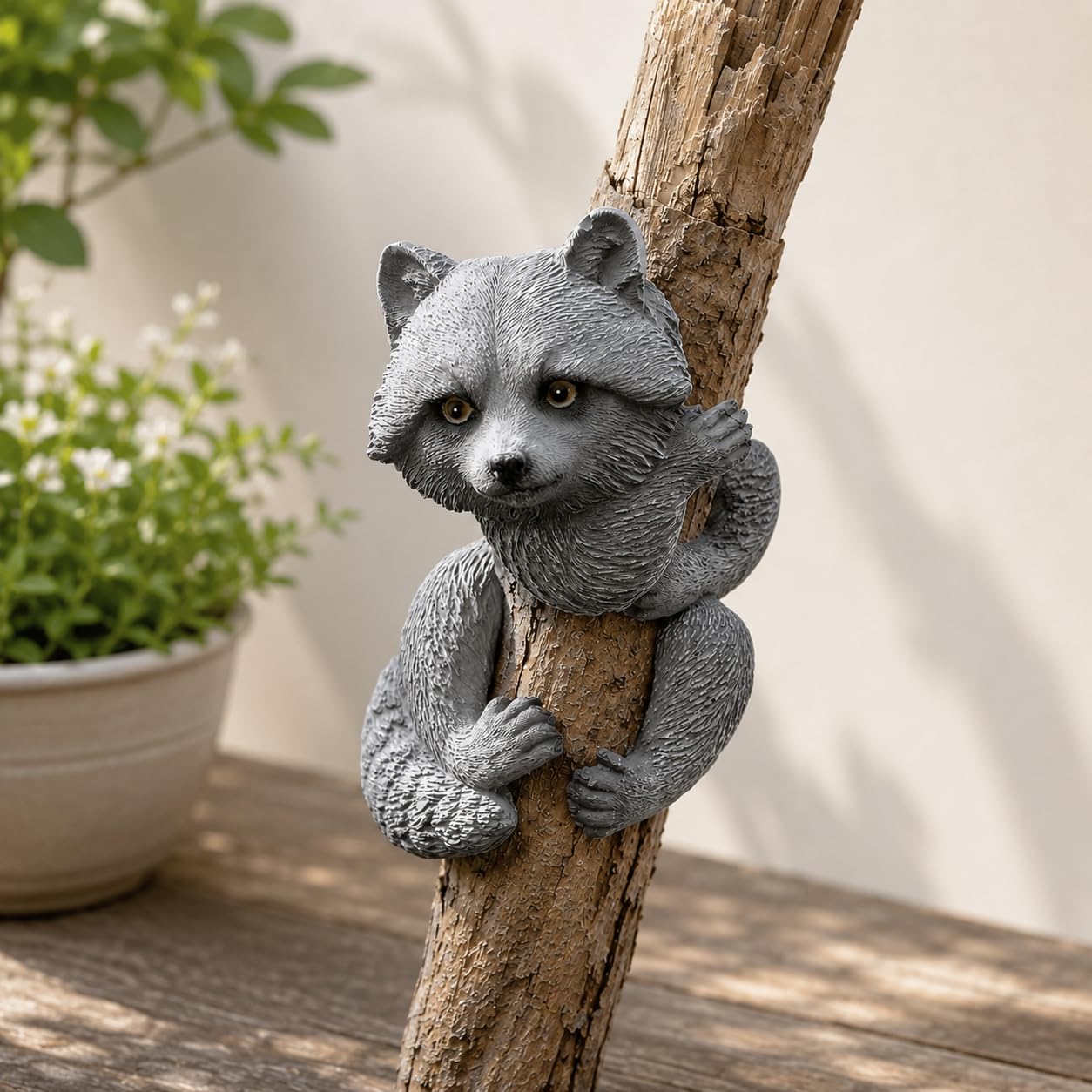 Garden Mile Racoon Tree Peeker Animal garden decorations outdoor Waterproof Resin Hanging garden ornaments For Yard Animal Statues & Sculptures Ornaments For Outside Ideal for Trees Fences Walls