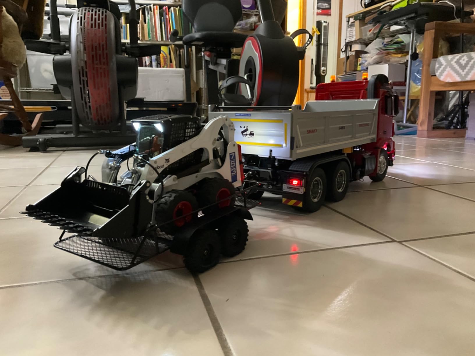 TOUCAN RC HOBBY Hobby Grade Lesu 1/14 - Cargador Hidráulico RC Con Ruedas De Metal Aoue Lt5H RTR, Driver De Radio, Batería De Sonido