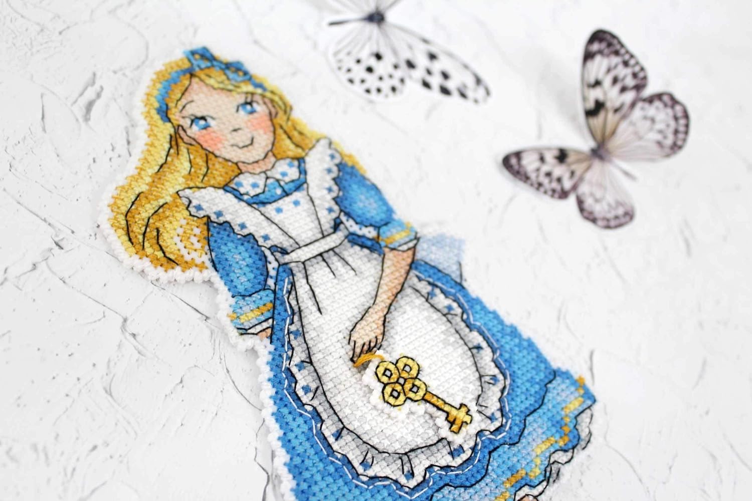 Alise in Wonderland - Counted Cross-Stitch Double-Sided kit on The Plastic Canvas. MP Studia SR-348