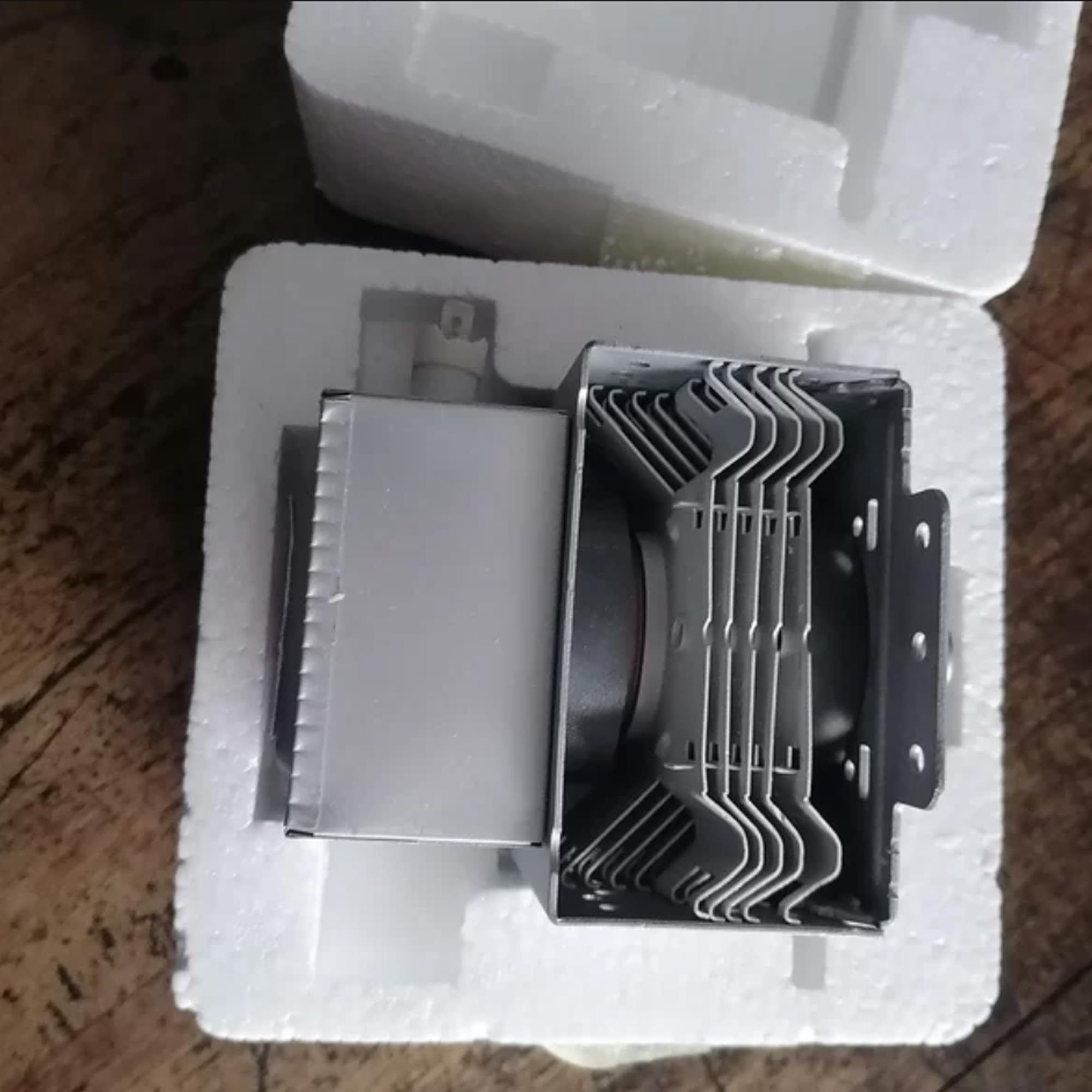 Magnétron 2M253J Pour Four à Micro-Ondes - Pièce De Rechange Fiable Et Performante