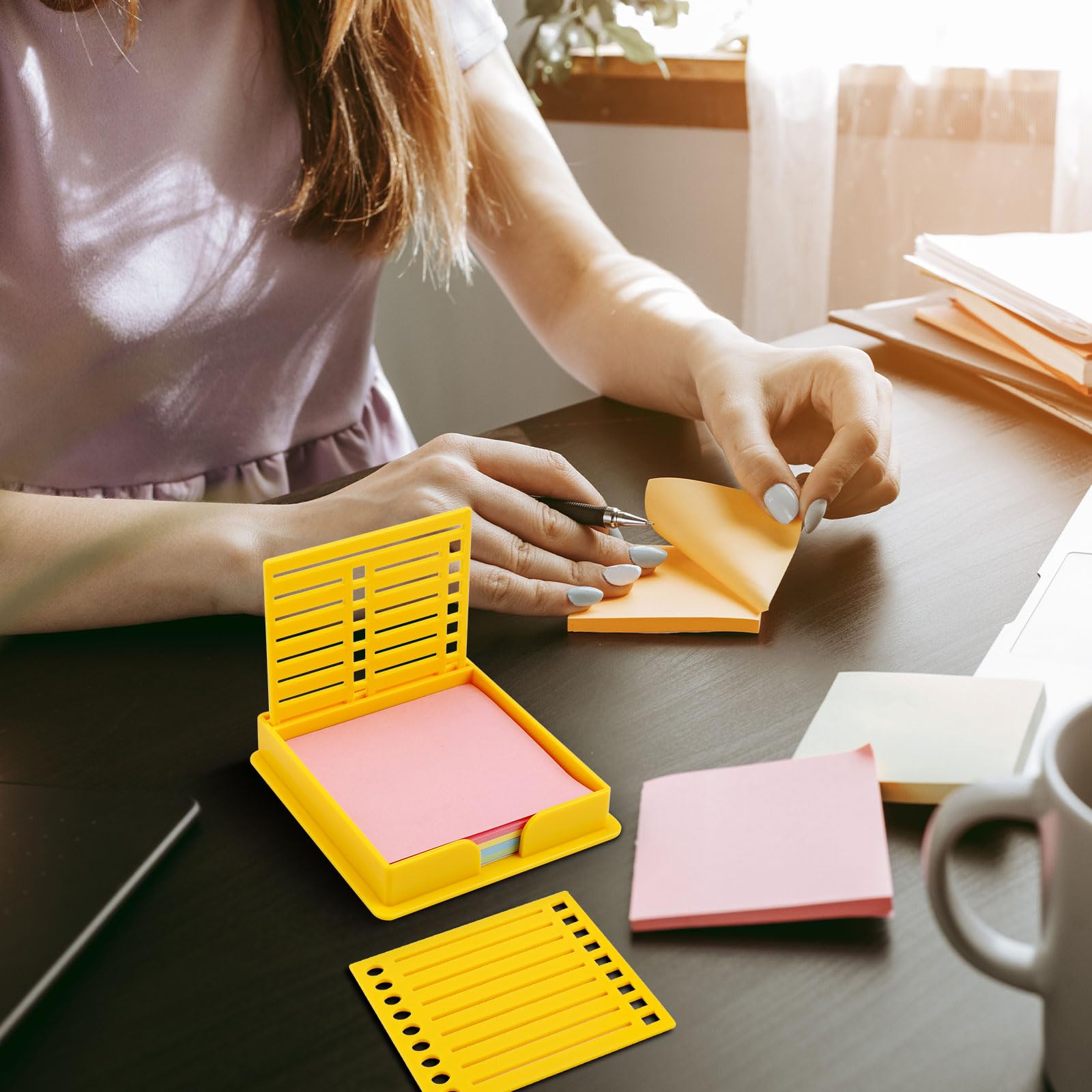 Pochoir pour notes adhésives avec notes adhésives de 7,6 x 7,6 cm - Support de notes avec support de gabarit - Distributeur d'étagères pour bureau, maison, fournitures scolaires (jaune)
