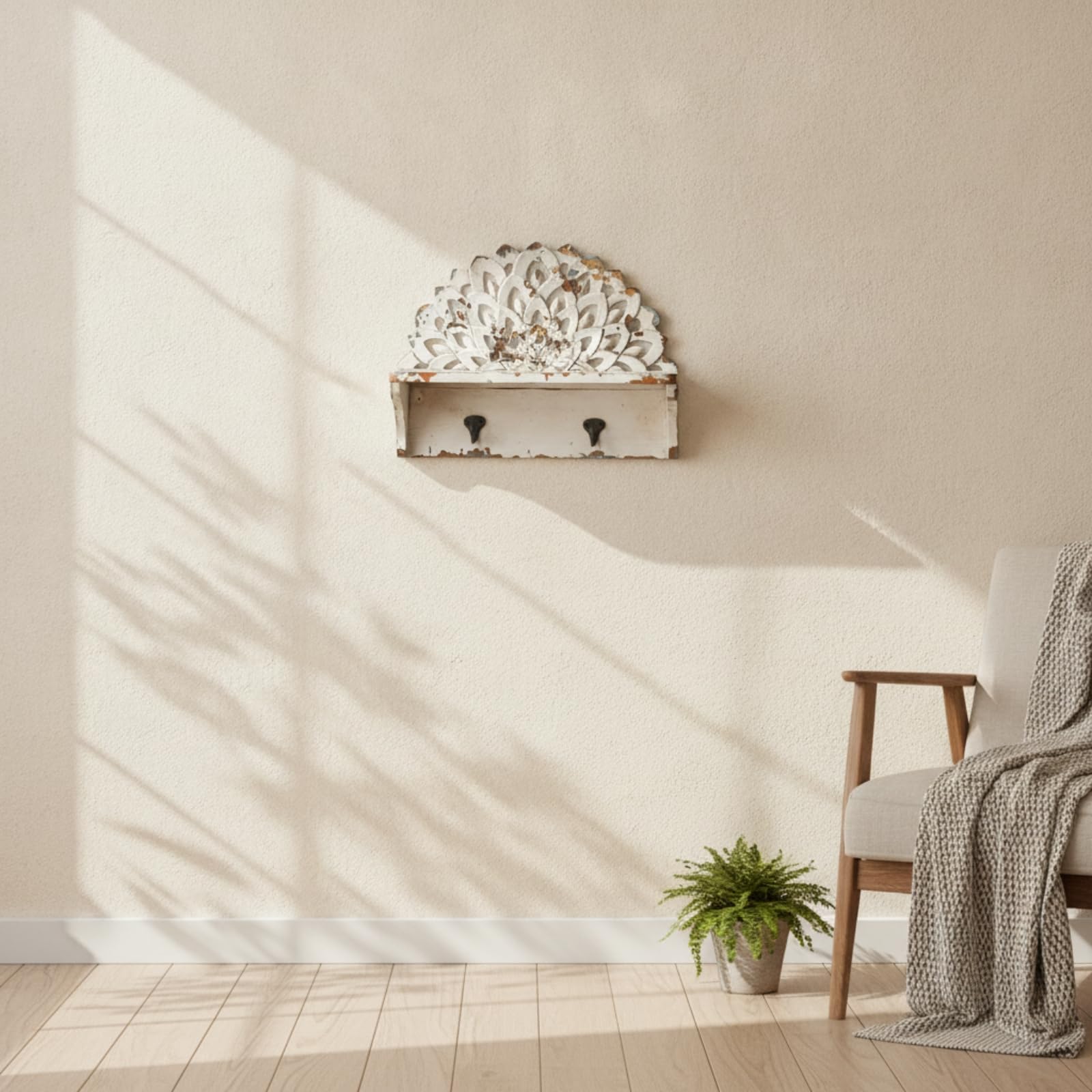 KESOTO Mensola da Parete in Legno con Ripiano Scaffale Portaoggetti Pannello Traforato Floreale E Finitura Antica Adatta per Ingresso Corridoio Lavanderia 40cmx29.5cmx12.5cm