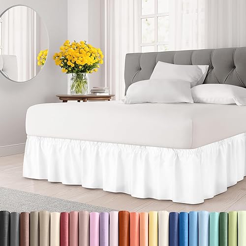 CGK Linens - Falda de cama envolvente con volantes, color blanco, para camas de tamaño Queen con caída de 12 pulgadas, correa elástica de fácil