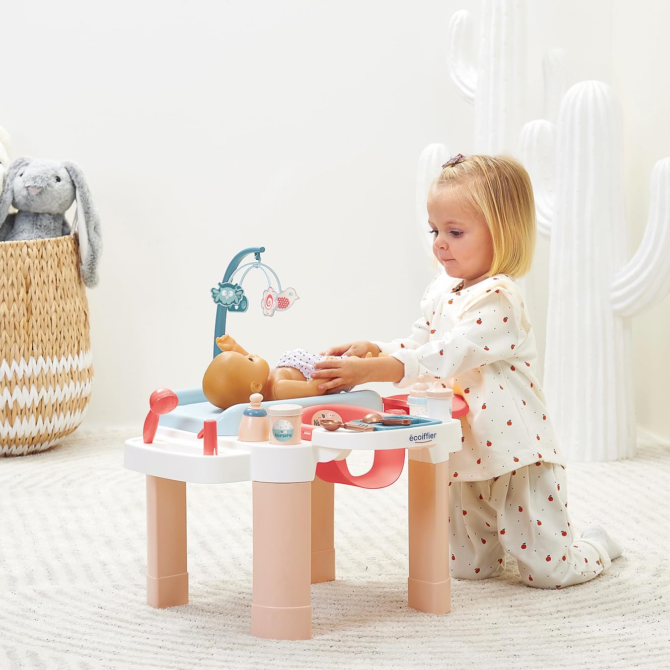 ECOIFFIER -1839 - Ma première Nursery - Jouet d'imitation - pour Enfants - Dès 18 Mois - pour Changer la Couche de bébé comme Les Parents - comme Les Grands - en Plastique résistant