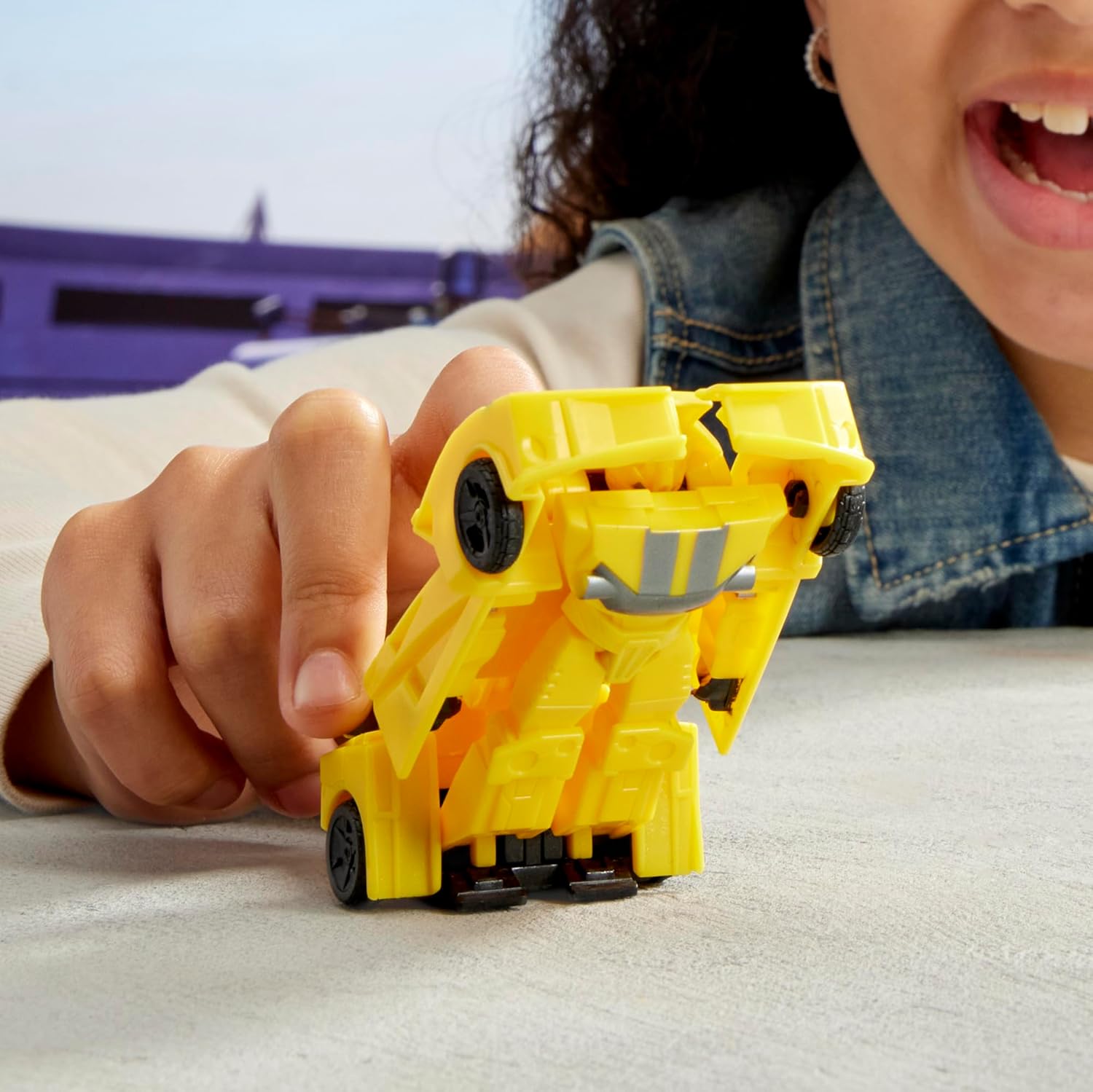 Transformers EarthSpark 1-Step Smash Changers Bumblebee 4-Inch Action Figure, Robot Toys for Boys and Girls 6 and Up