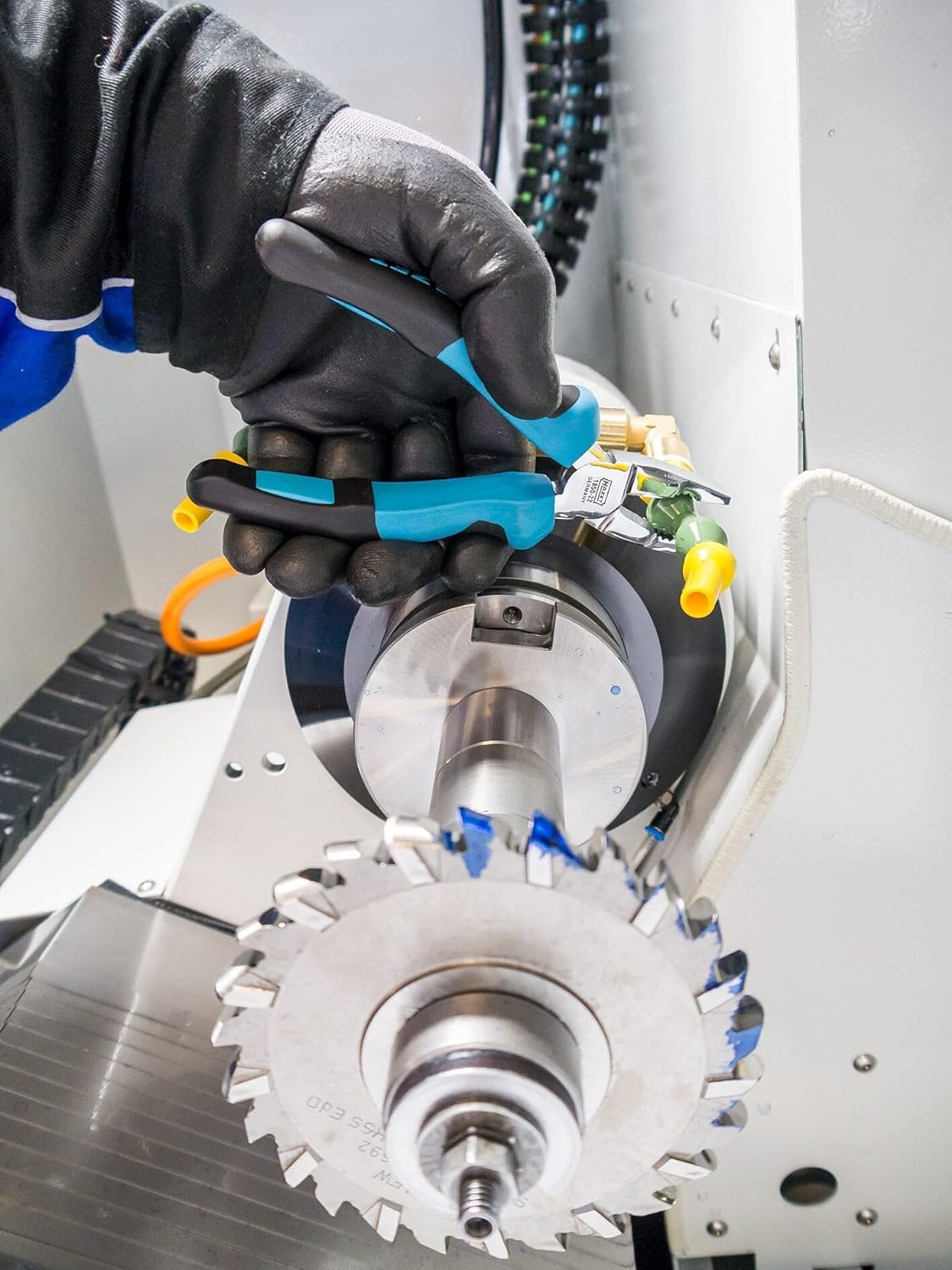 Alicates combinados HAZET 1850-22 I Filos de corte endurecidos por inducción (dureza: 60 HRC) I Mango ergonómico de 2 componentes I Para cortar materiales con precisión