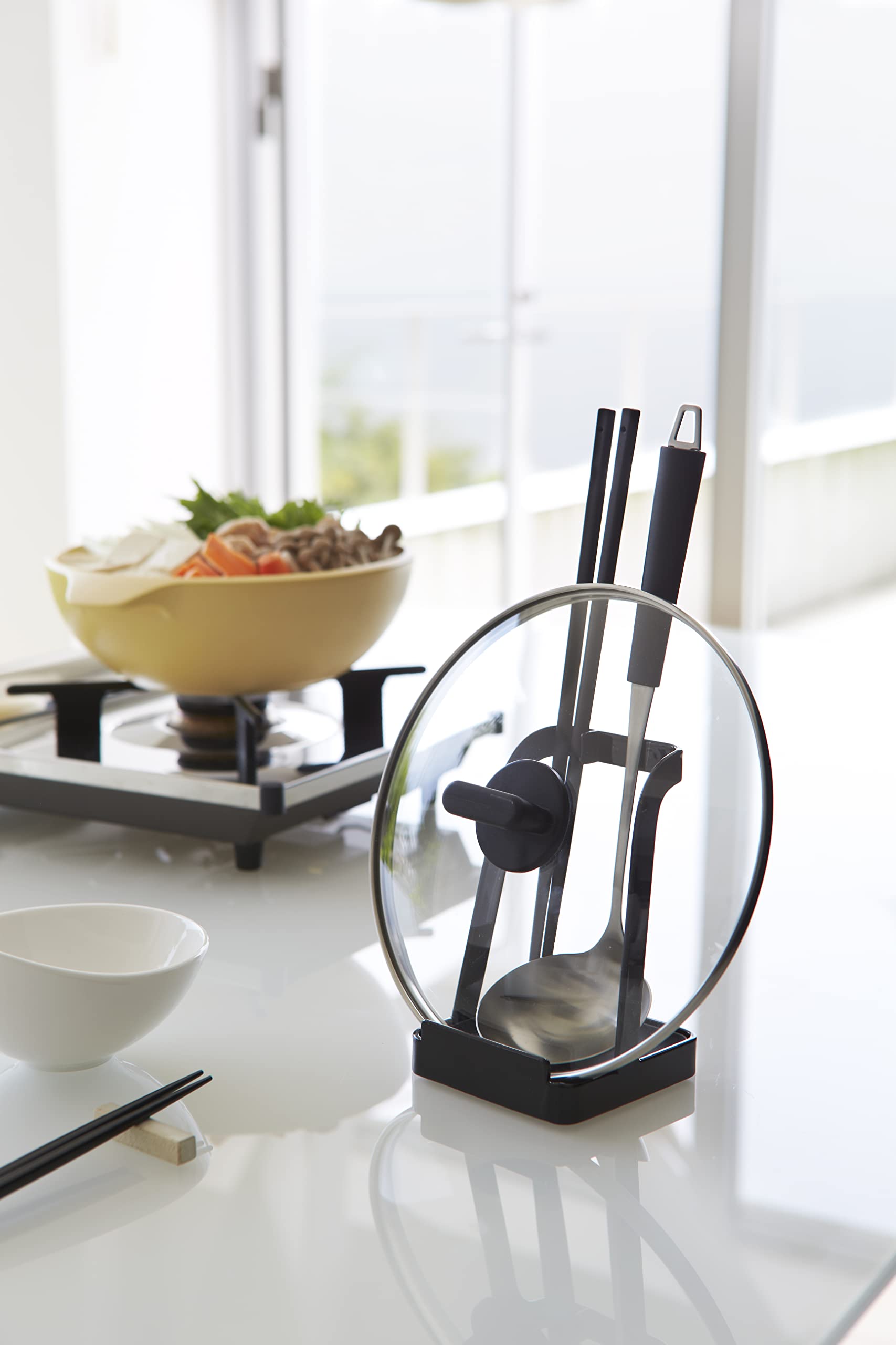 YAMAZAKI Tower Menage, Stahl, Schwarz, One size & 'Tower' 2249 Kochlöffel- und Topfdeckelständer, Stahl, Schwarz, Kochbuchhalter, Tablet Halter, L 10 x B 10 x H 15 cm