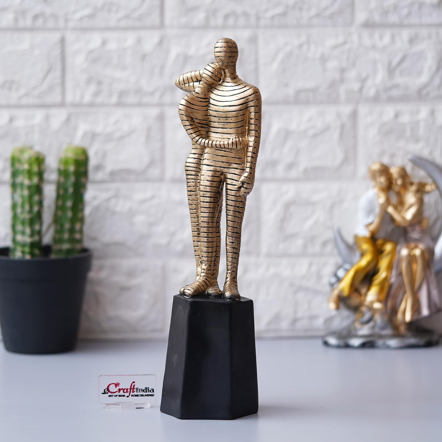 Statue de couple bien-aimée dorée en résine haut de gamme pour salon chic