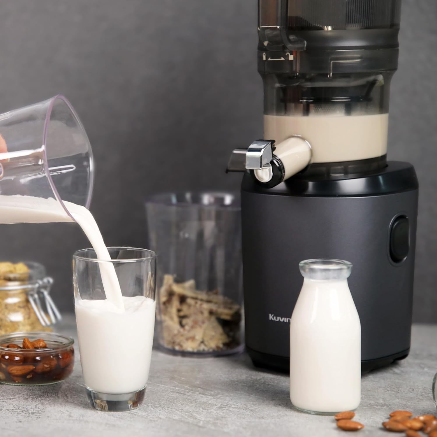 Kuvings AUTO6 juicer extracting purple juice from red cabbage