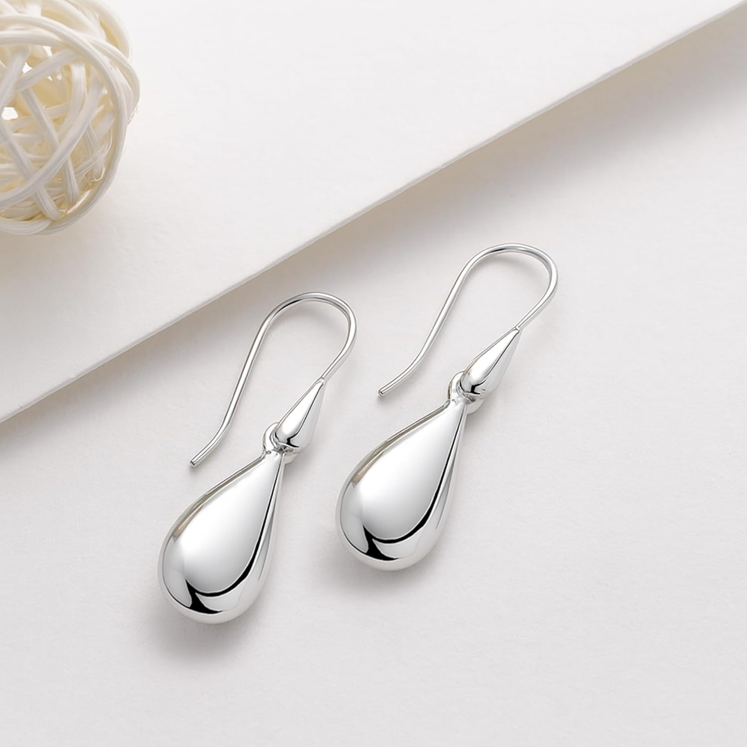 AeraVida Sterling Silver Teardrop Earrings for Women | Dangle Drop Earrings with Fish Hook – Modern Hypoallergenic Lightweight Jewelry for Business Casual Looks or College Gift Ideas