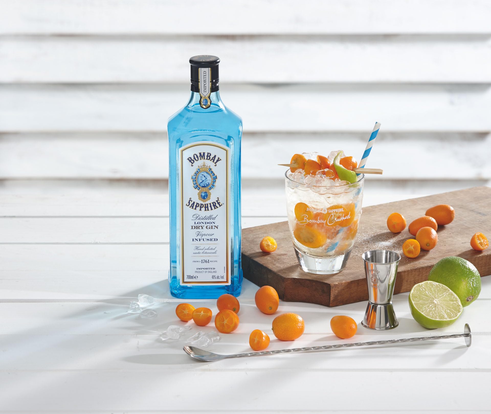 Bombay Sapphire Schuber Geschenkset - London Dry Gin 0,7l 700ml (40% Vol) + 2x Stirrer + 2er Set Ballon Glas