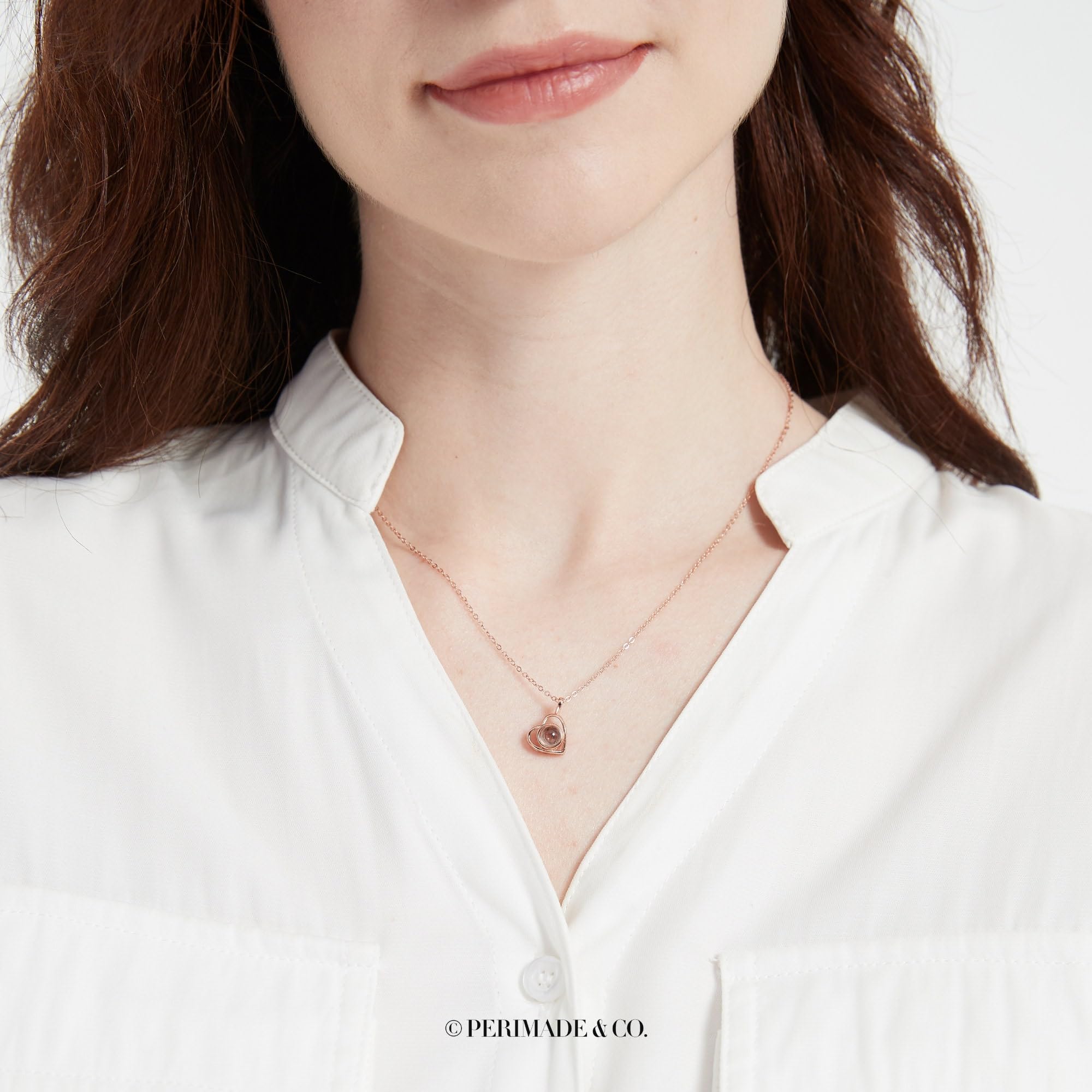 PERIMADE Collana con proiezione di cuore personalizzata con immagine all'interno, ciondolo con foto personalizzata per donne, testo personalizzato e amore in 100 lingue collana con ciondolo in argento
