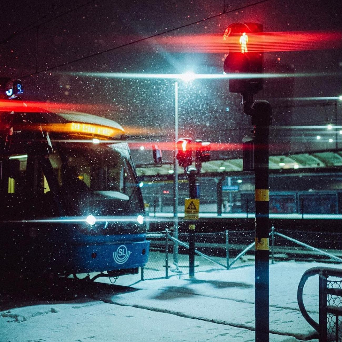 Prism Lens FX Blue Flare FX Filter | 77mm Circular Threaded | Creates Anamorphic-Inspired Streak Flares from Highlight Sources!