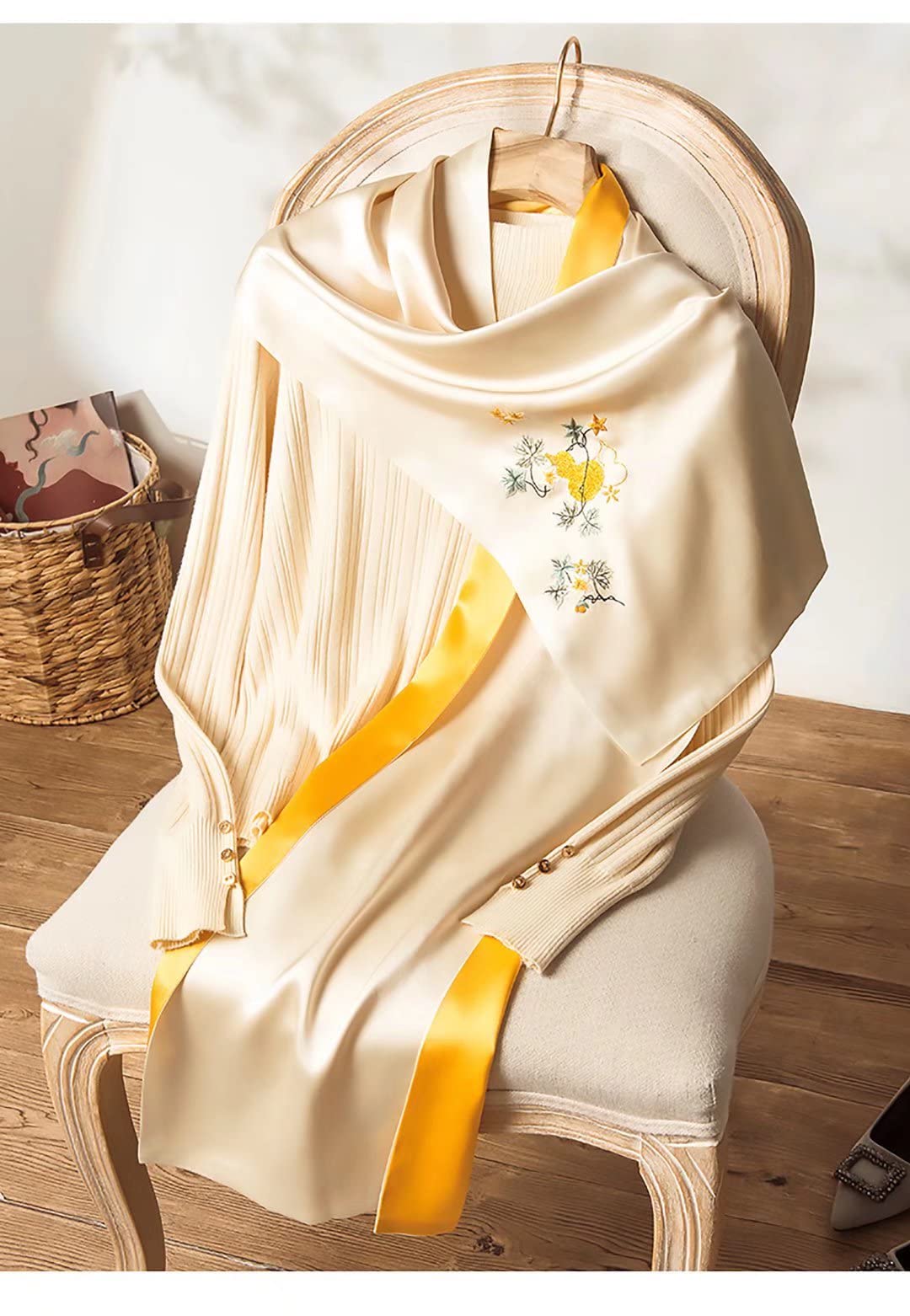 Bufanda de Seda de Dos Capas Bordada a Mano Goud Gourd Pañuelo para el Pelo Chales 625 (Beige Talla única)