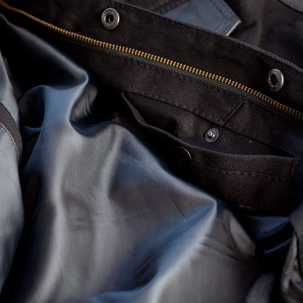 Chaleco motero vaquero negro con detalles en cuero modelo SOA de IGUANA CUSTOM COLLECTION estilo biker custom para poner parches de clubs o freebikers