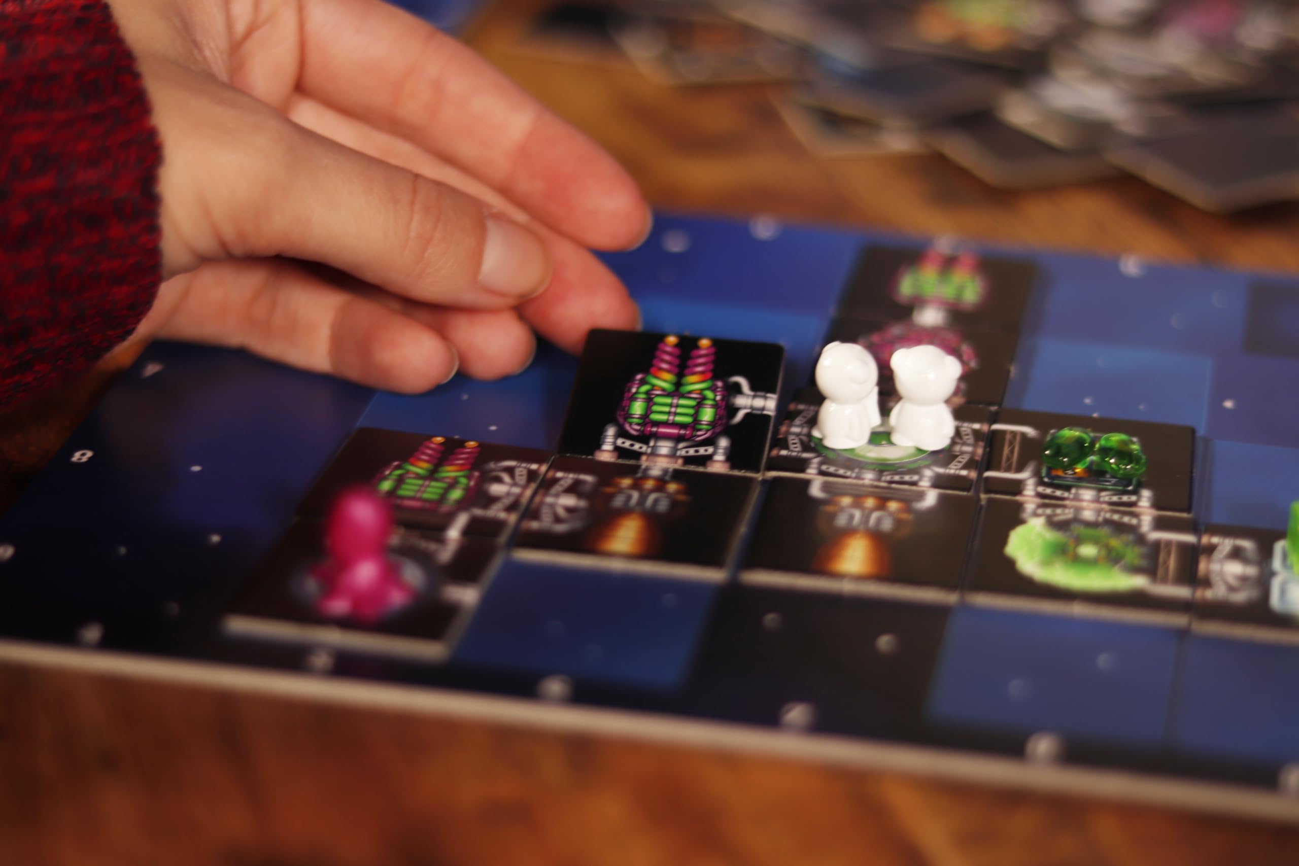 IELLO Galaxy Trucker – Version Française – Jeu de Société Familial & Stratégique – Construction de Vaisseaux, Aventure Spatiale & Humour | 2-4 Joueurs | 30 Min | Dès 8 Ans