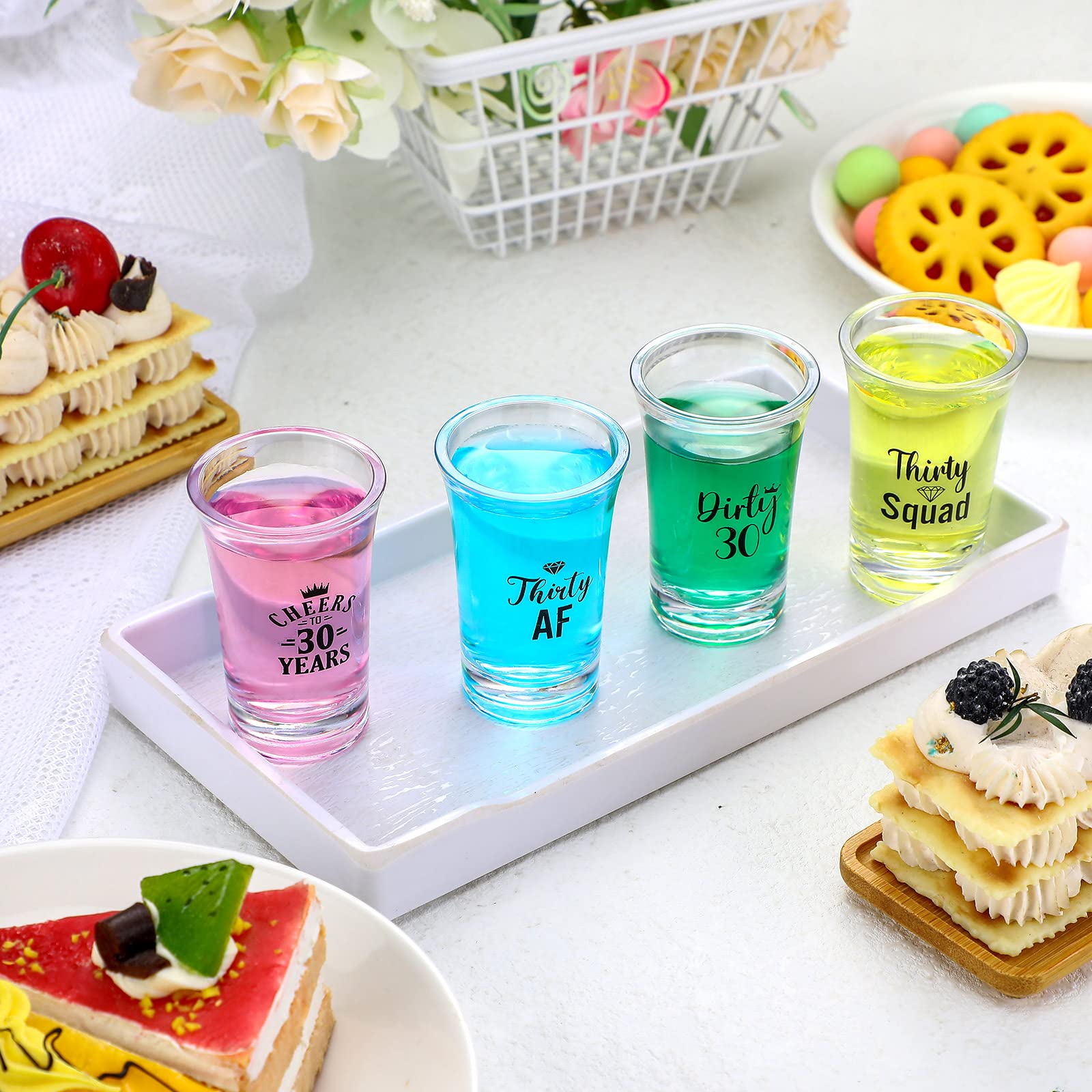 Juego de 36 vasos de chupito acrílicos transparentes para fiesta de 30 cumpleaños, juego al azar de vasos de chupito de 1.2 onzas, vasos de chupito de acrílico para adultos pequeños