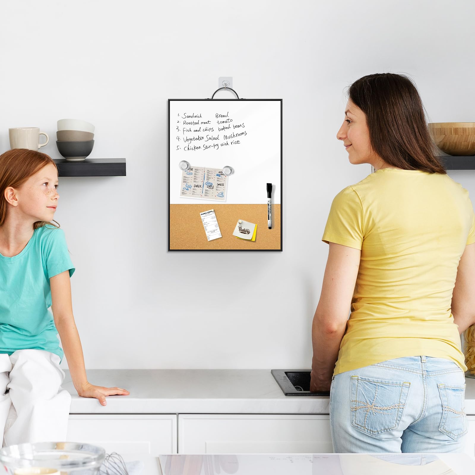Pizarra blanca pequeña de corcho, pizarra magnética de borrado en seco de 16 x 12 pulgadas y tablero de corcho de anuncios con asa para colgar en la pared, pizarra blanca portátil con marco de