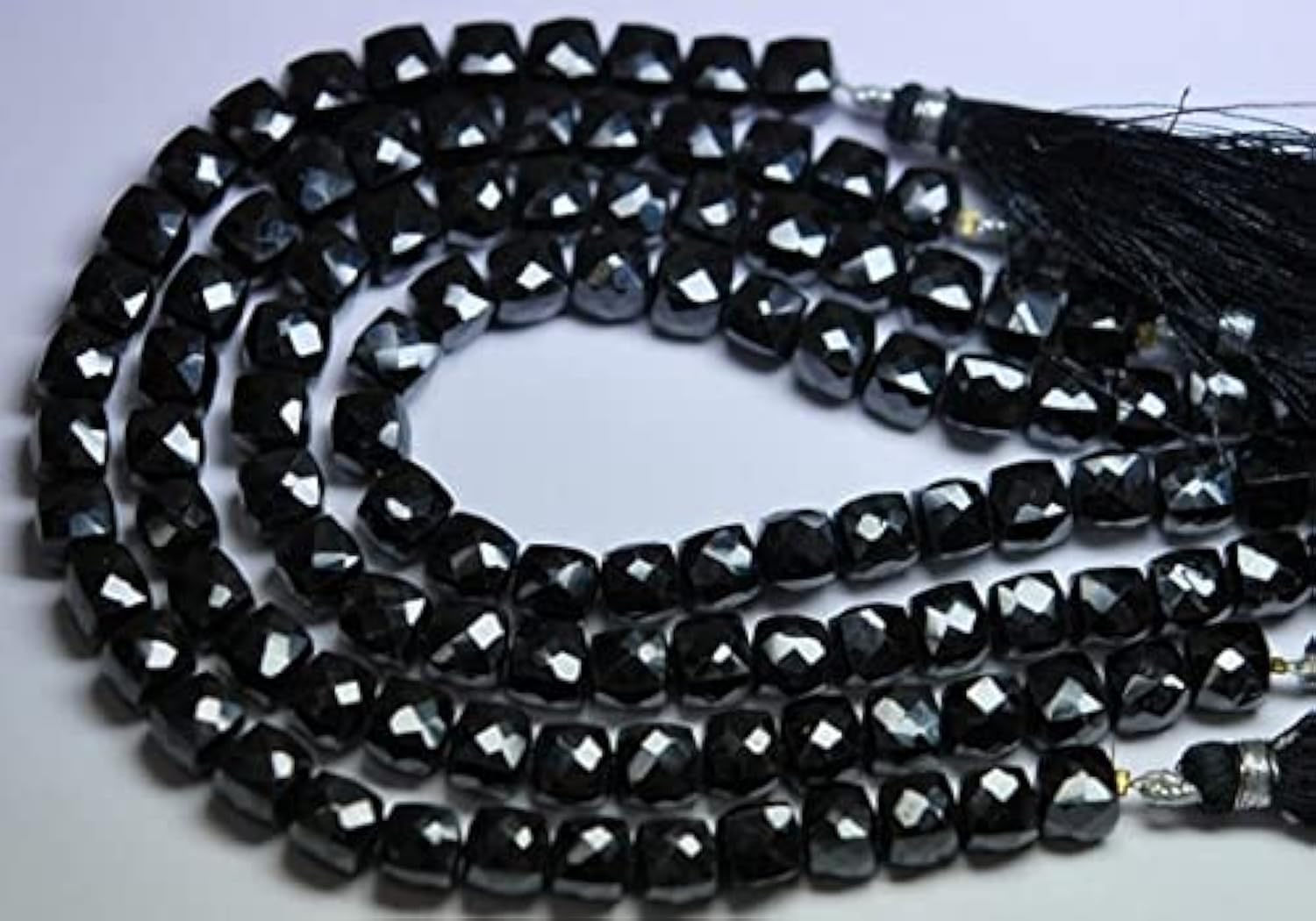 Perles de spinelle noire facettée de qualité joaillerie pour collier