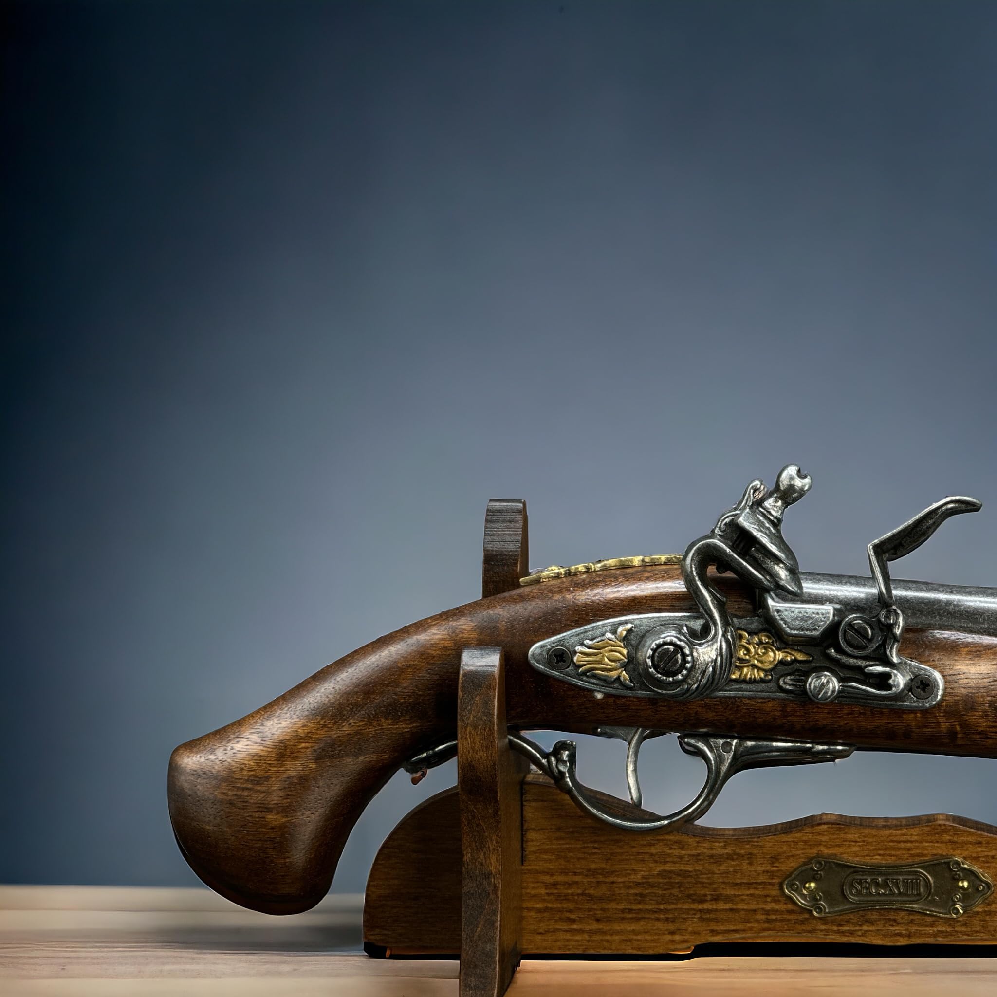 Steinschloss Pistole Mit Ständer oder Perkussions Pistole Holz und Metall Deko Waffen Replik LARP Reenactment historische Dekoration für einen Sammler oder Geschenk für Mann schießt Nicht (W110)