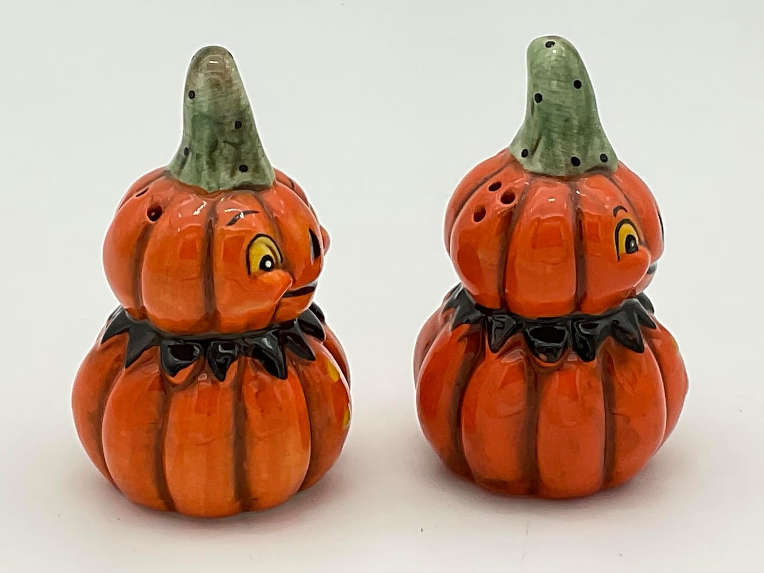 Halloween Ceramic Pumpkin Salt and Pepper Shaker Set, Decorative Kitchen Tableware, Orange Black and green. Cute Facial Expressions Can be used for Thanksgiving and Halloween