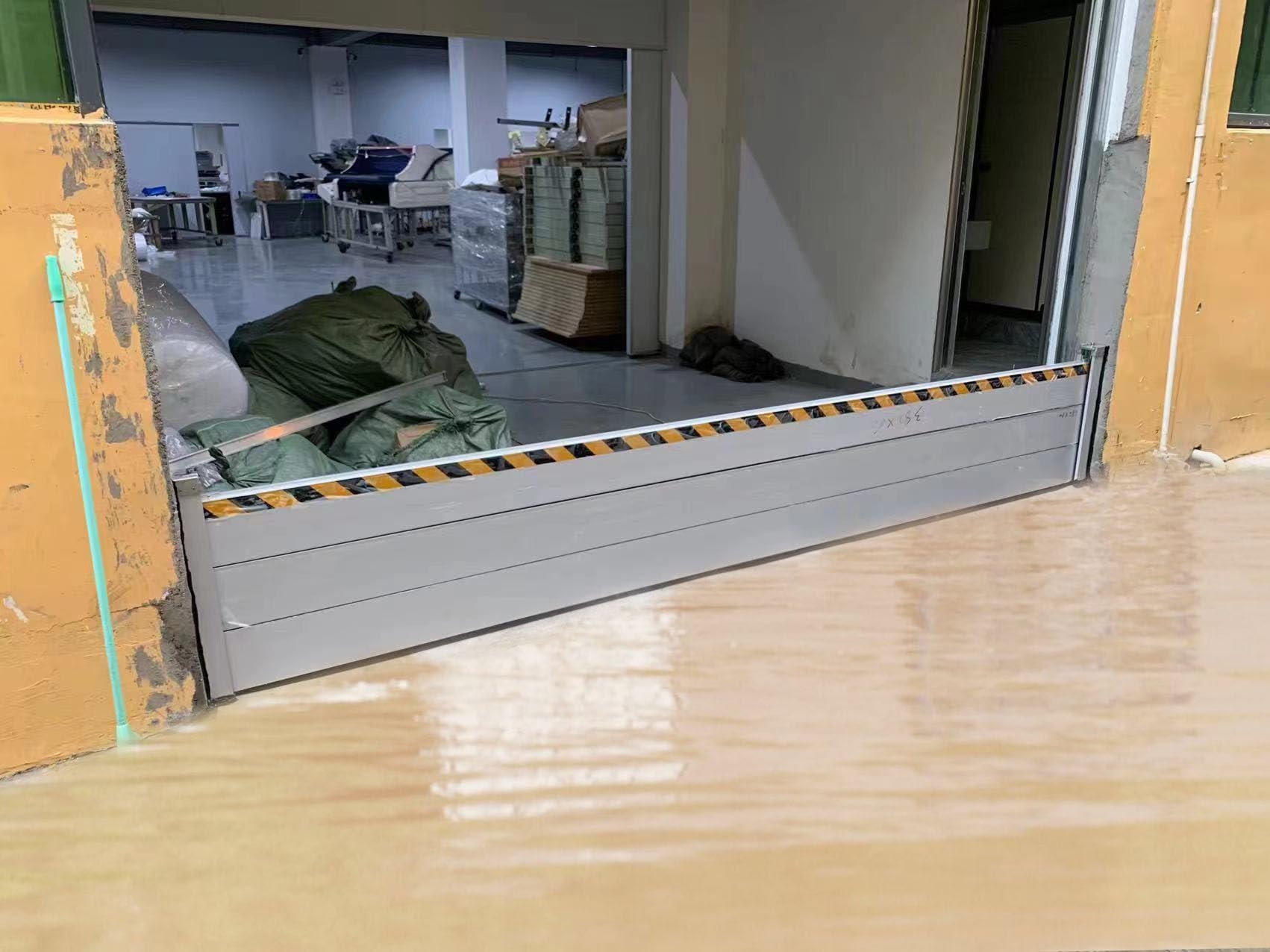 Tall 2FT Flood Protection Barriers for Home Front Door Entrance, Removable Temporary Dams/ Water Stoppers Barrier Panels/ Flooding Control Wall for Street Garage House Yards Basement(W 9.4FT/2.87M)