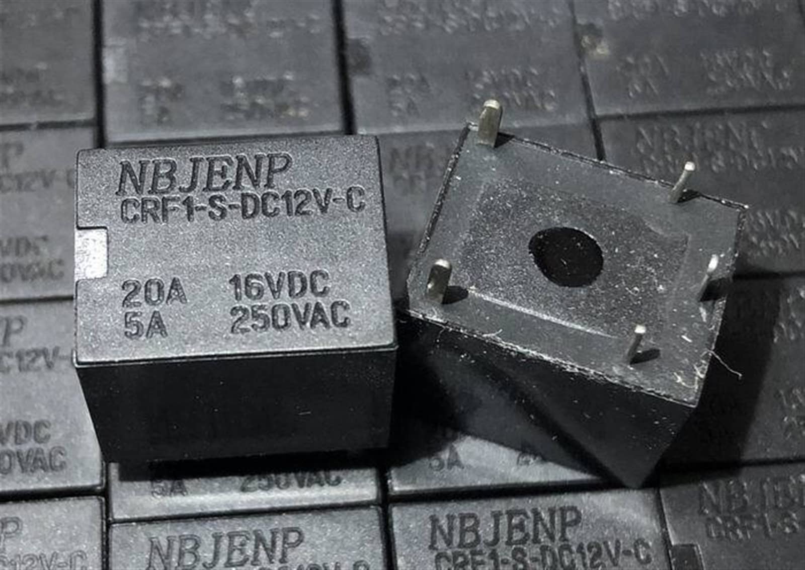 Relé CRF1-S-DC12V-C con alta capacidad de conmutación y cinco pines de contacto estable