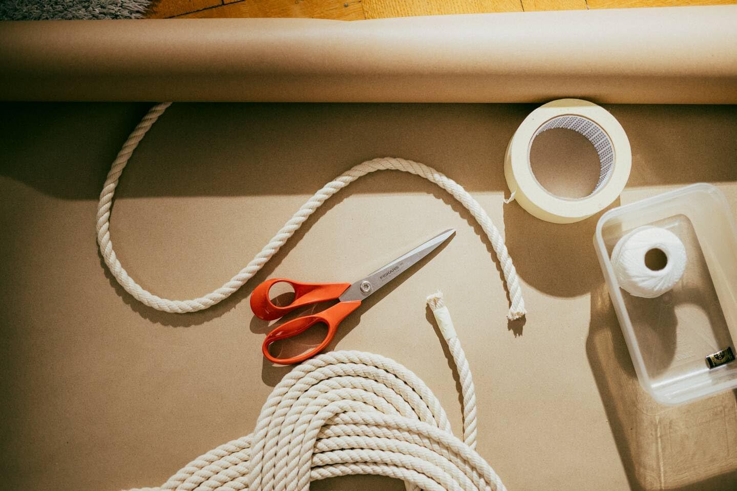 Fiskars Classic 1075037 Universal DIY Scissors, Left Handed, Total Length: 21 cm, Improved Torx Screw and More Ergonomic Handle, Quality Steel/Plastic, Red