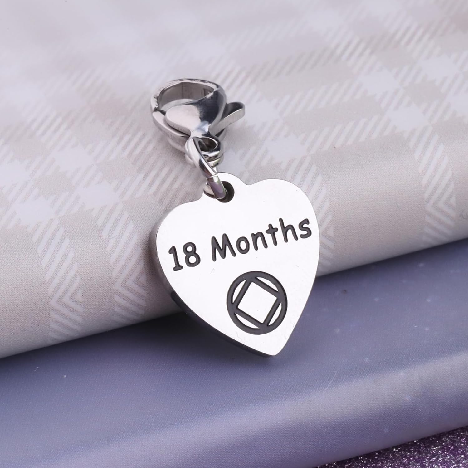 FEELMEM 18 MONTHS NA Recovery Jewelry Sobriety Charm Zipper Pull Narcotics Anonymous Gifts Sober Charm Sobriety Gifts