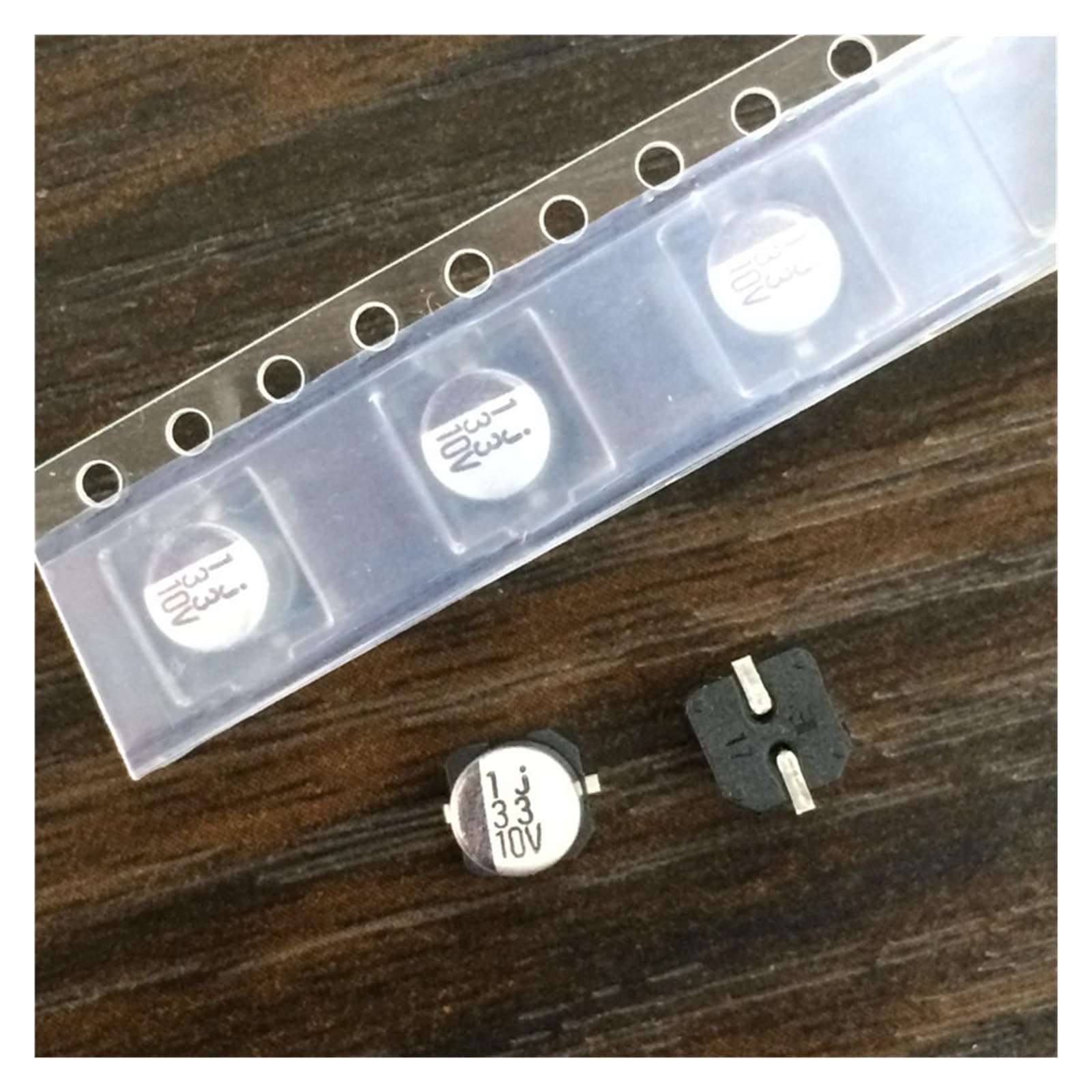 Condensateur 33uF 10V SMD aluminium type puce RV2 pour circuit compact 5x5.3mm