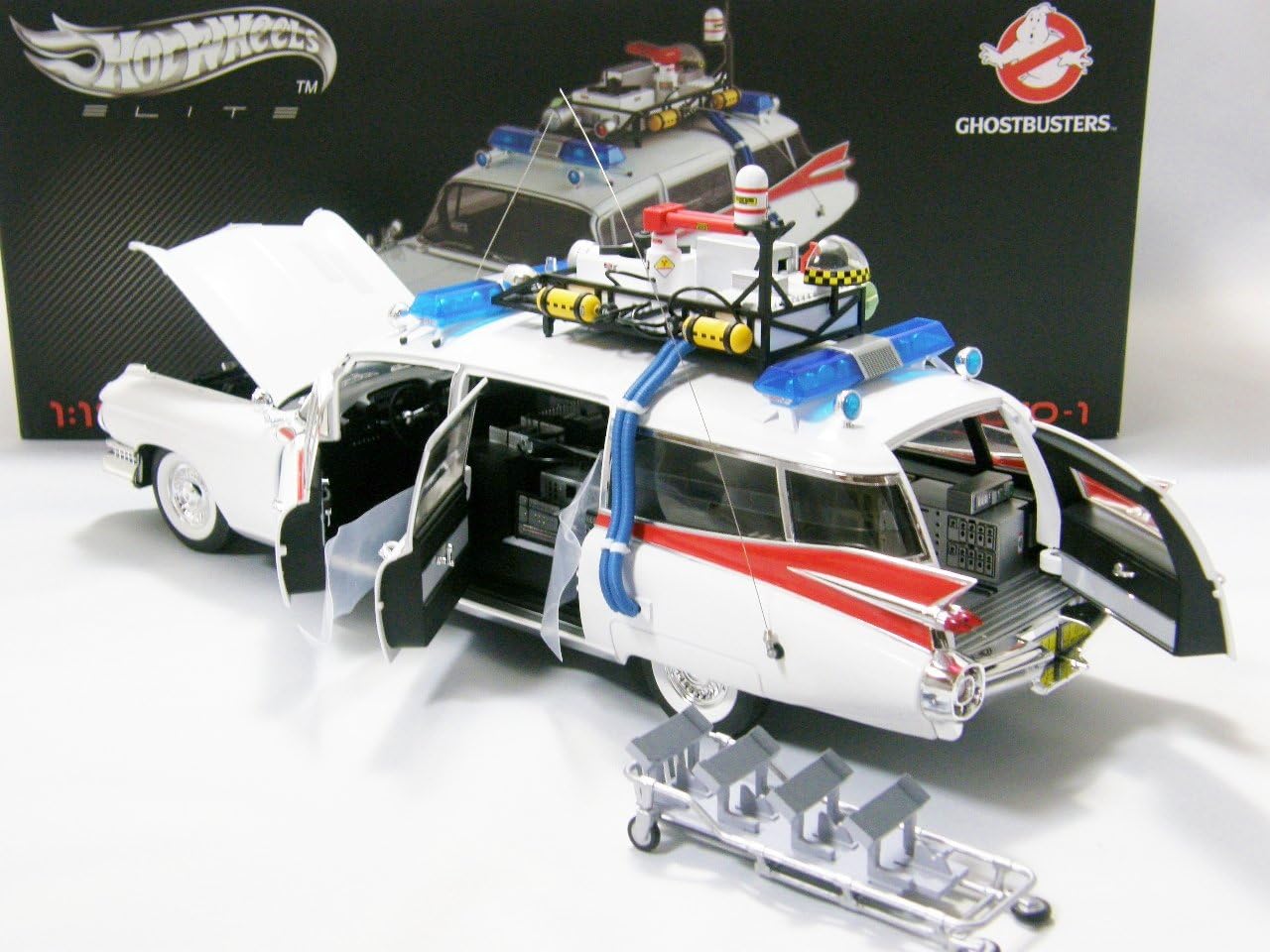 Mattel - Ghostbusters Diecast Model 1/18 Ecto-1 1959 Cadillac Hotwheels E