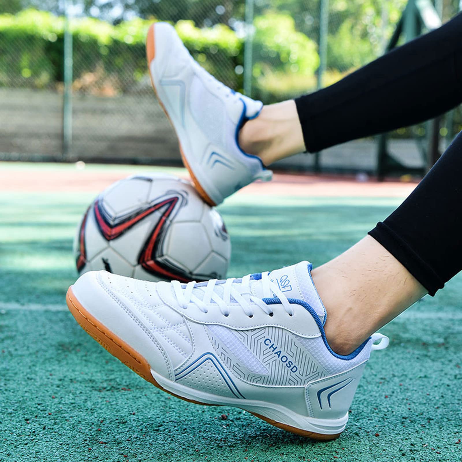 LZQpearl Buty do piłki nożnej, unisex, oddychające, antypoślizgowe, do wnętrz, do piłki nożnej, IC/IN płaskie trampki do lekkoatletyki, dla dzieci, nastolatków, chłopców, dziewcząt i dorosłych mężczyzn kobiet (białe, 8 UK)