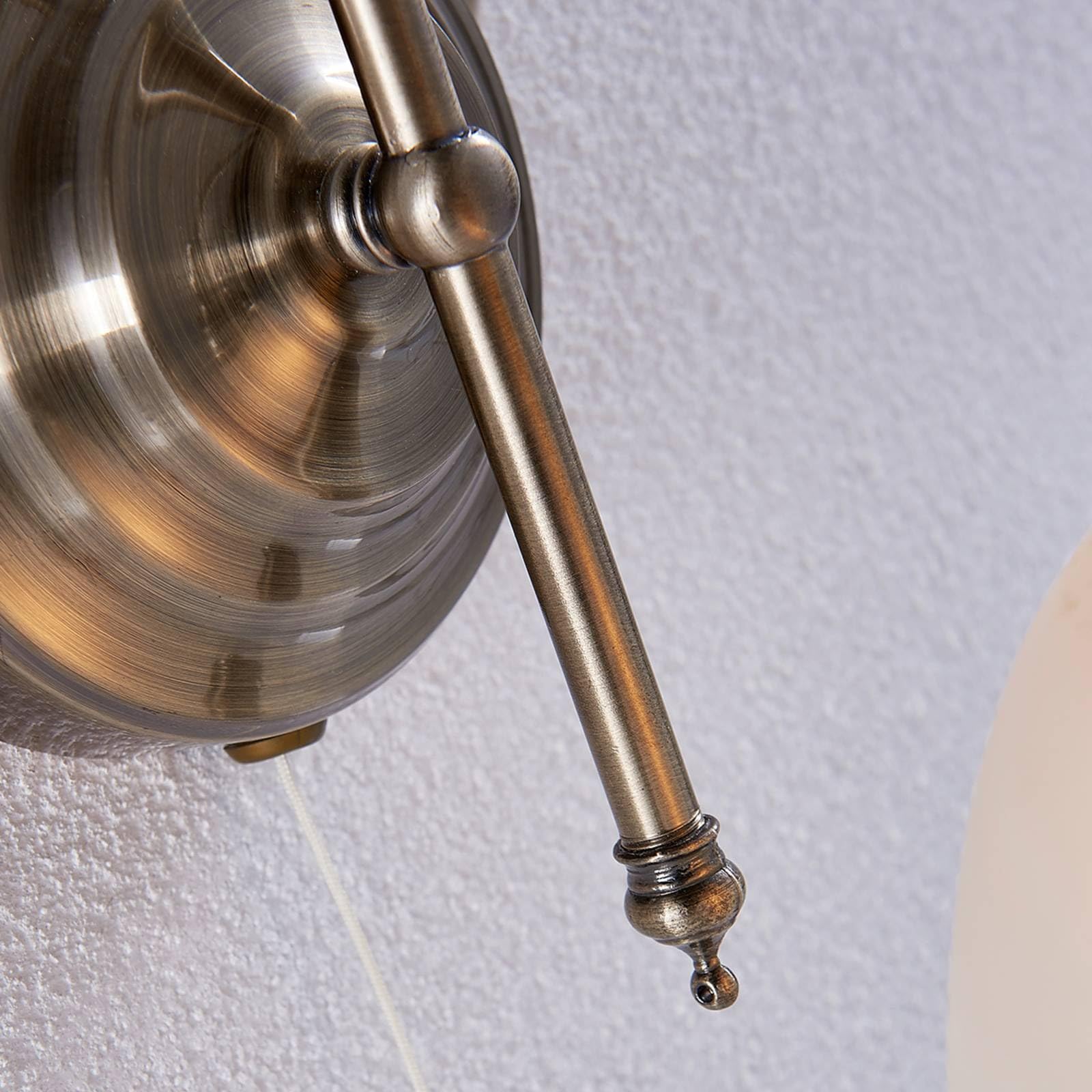 Lindby Wandleuchte, Wandlampe Innen Hanna (Retro Vintage Antik) in Weiß aus Glas (1 flammig E14) - Wandstrahler Wandbeleuchtung Schlafzimmer/Wohnzimmer Wohnzimmerleuchte
