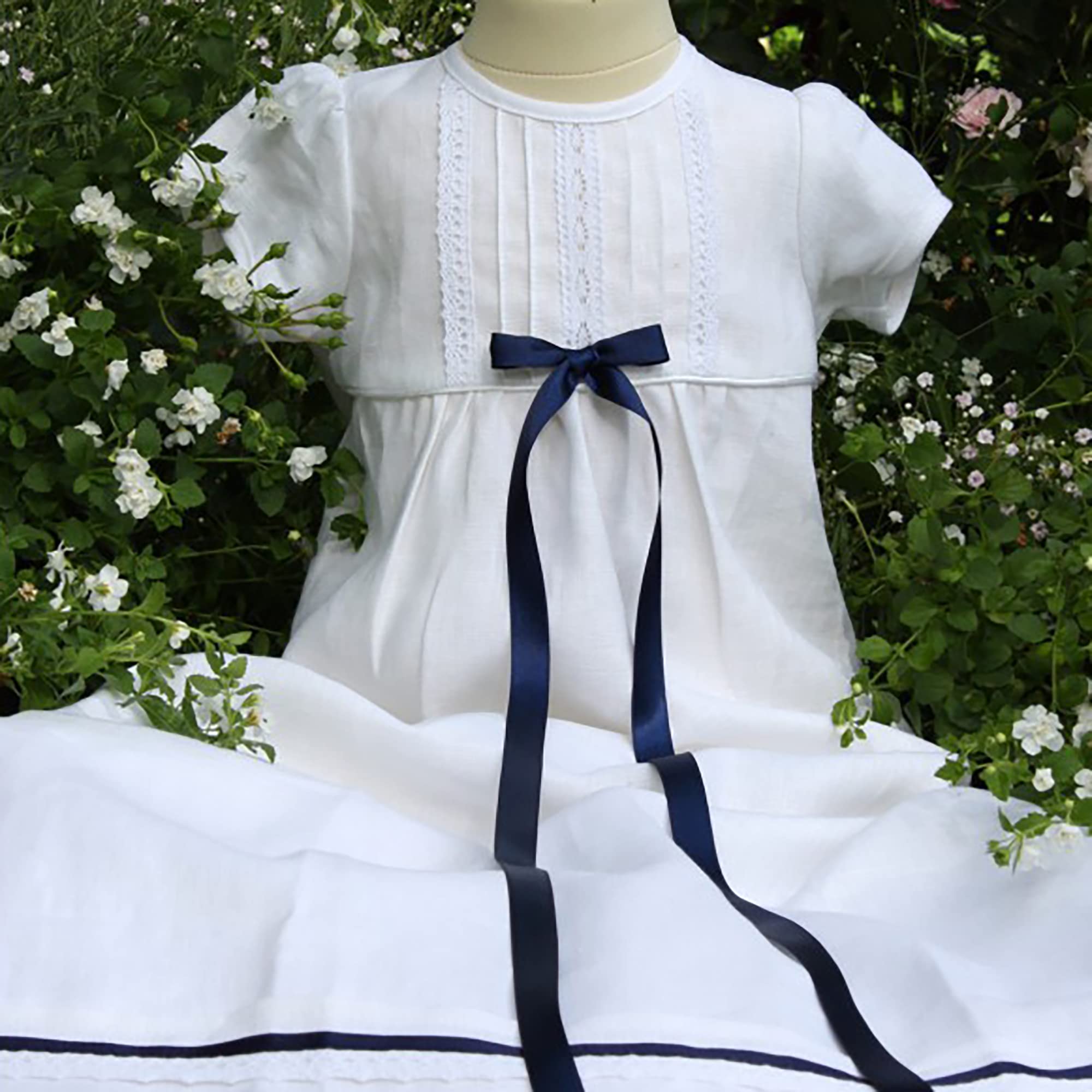Taufkleider Junge und Mädchen Baby aus Weißem leinen mit Blauen details - Langes Taufkleid. Taufkleidung im schwedischen Design, Größe Baby 62 68 74 80 86