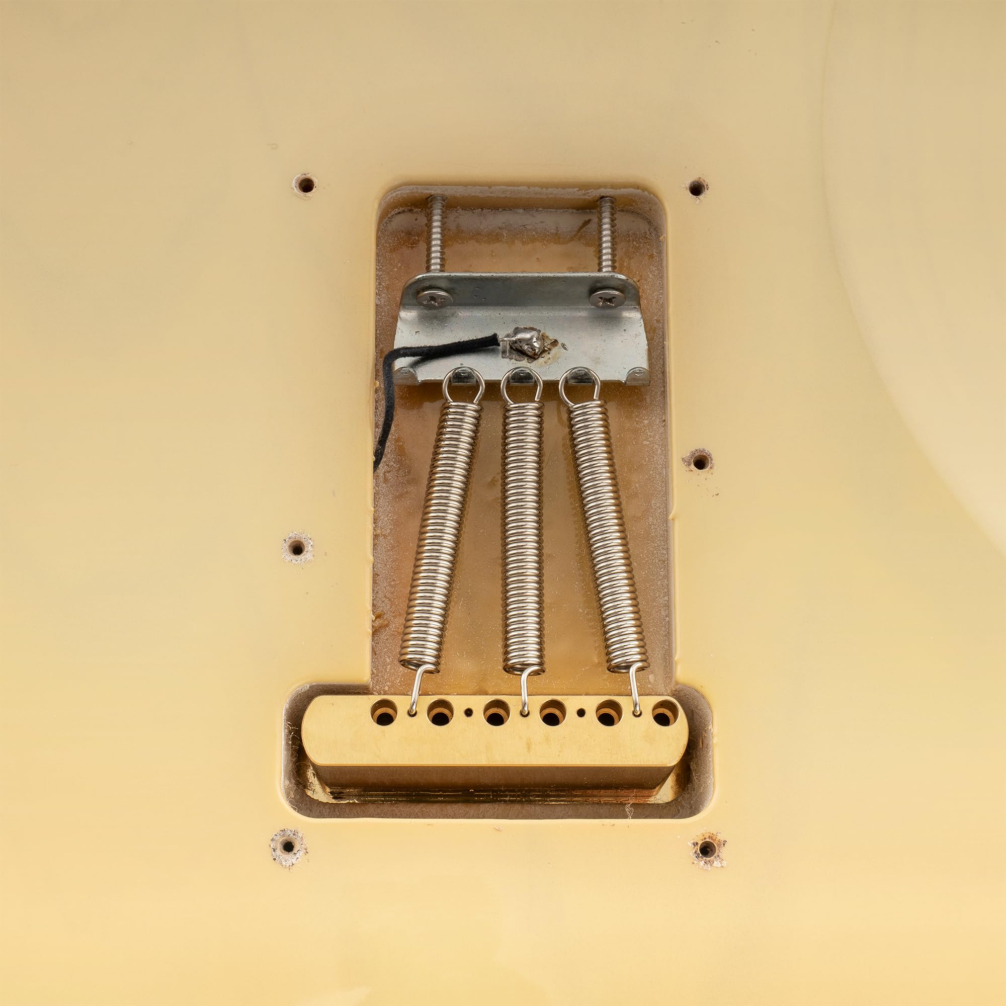 Musiclily Ultra 52,5mm American Vintage Mostek Tremolo 6 śrub z Modern Mosiężne Siodełka Mosiężny Blok 42 mm do Gitary Elektrycznej typu Strat, Czarny