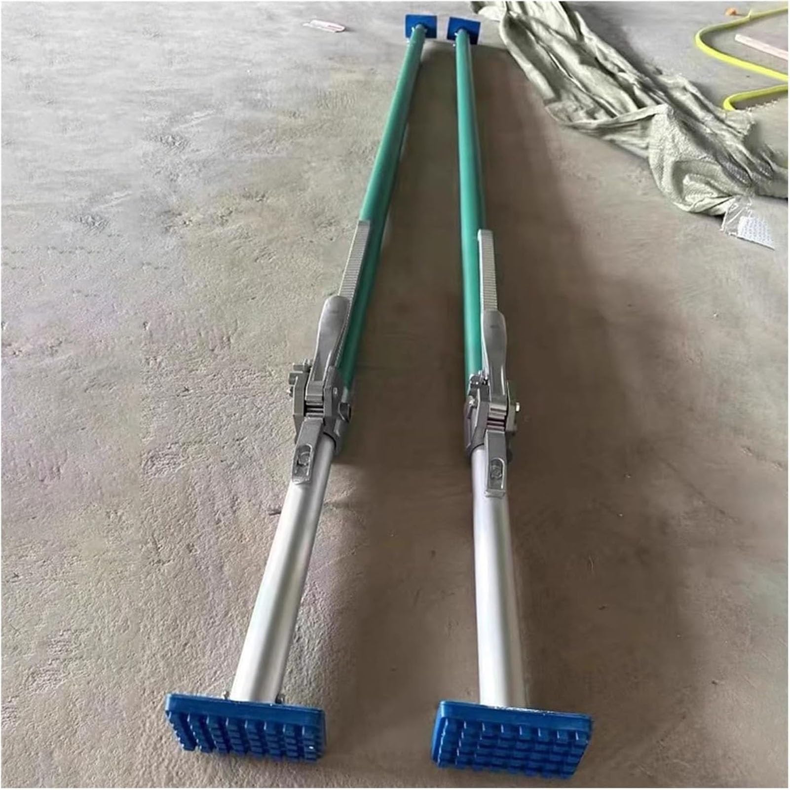 QIYFOZ Ratcheting Cargo Bar，，Retractable Cargo Bar for Trucks, Adjustable 4-8 Ft Load Lock Stabilizer with Non-Slip Pads & Spring Design, 200KG/440LBS Capacity, Easy Setup for E