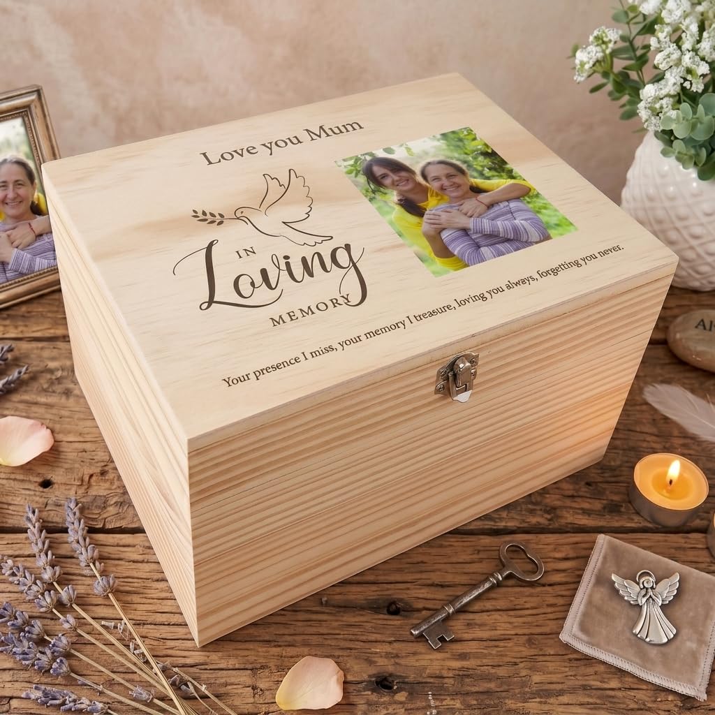 Caja de recuerdos personalizable con texto en inglés "In Loving Memory" (36 x 26,9 x 20 cm)