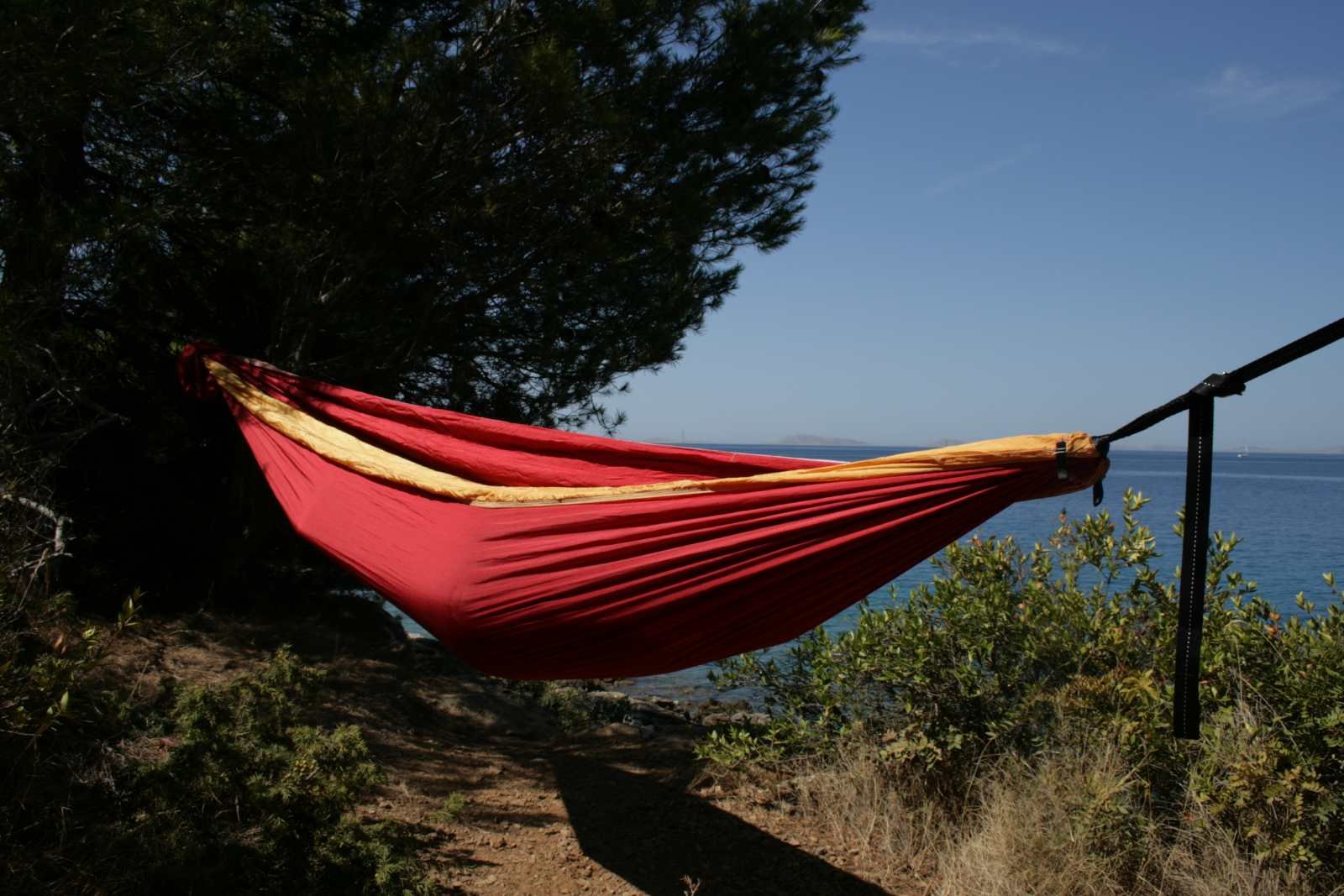 Outdoor Reise Camping Doppel Hängematte f. 2 Personen inkl. Baumgurte, Aufhängung, Fallschirmseide Ultraleicht Nylon Bordeaux Rot mit gelben Rand