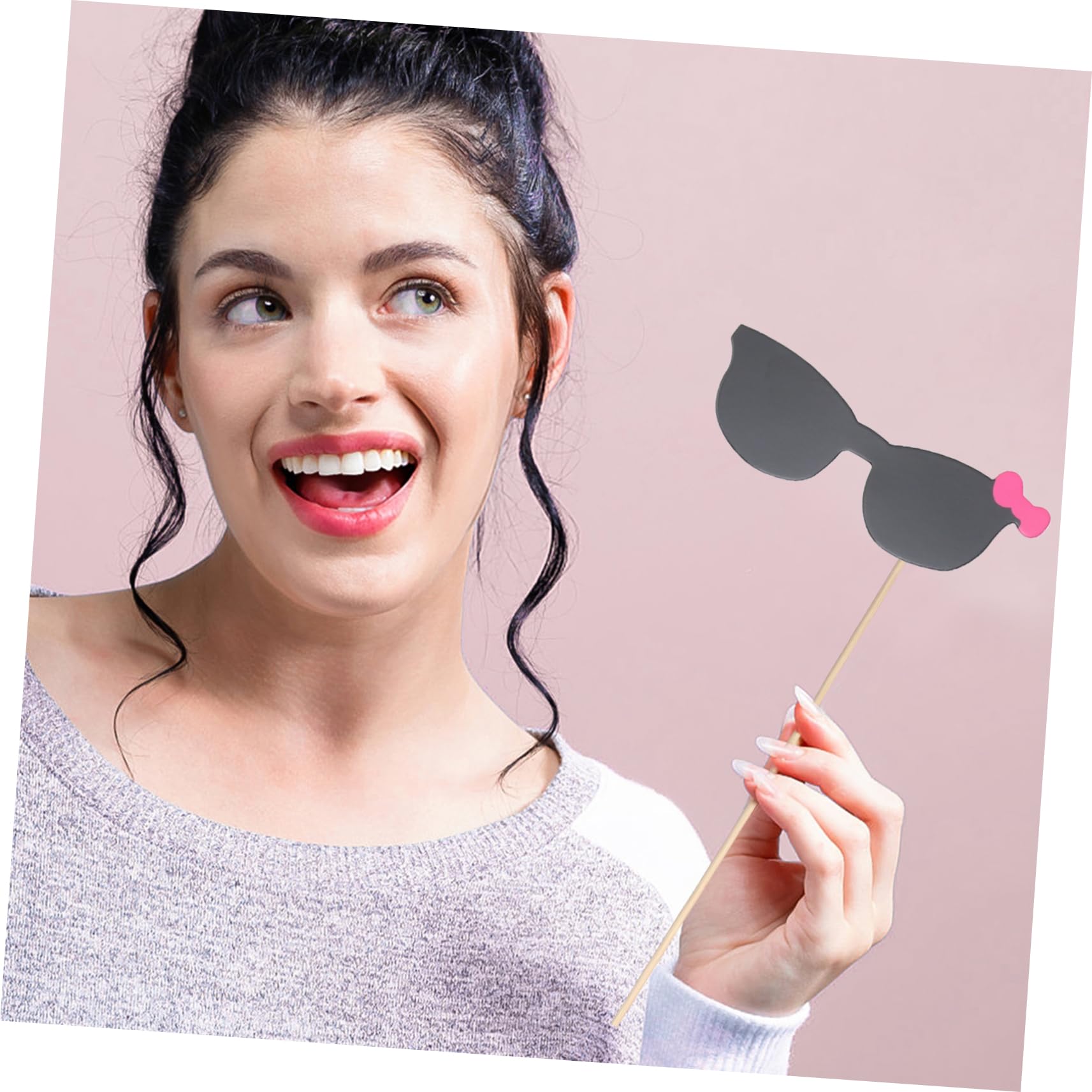 Cabilock Lot de 60 Accessoires Photo pour Fêtes Moustaches et Chapeaux en Papier Cartonné et Bâtonnets en Bambou pour Photobooth Amusant Lors de Mariages ou Fêtes Plusieurs Styles