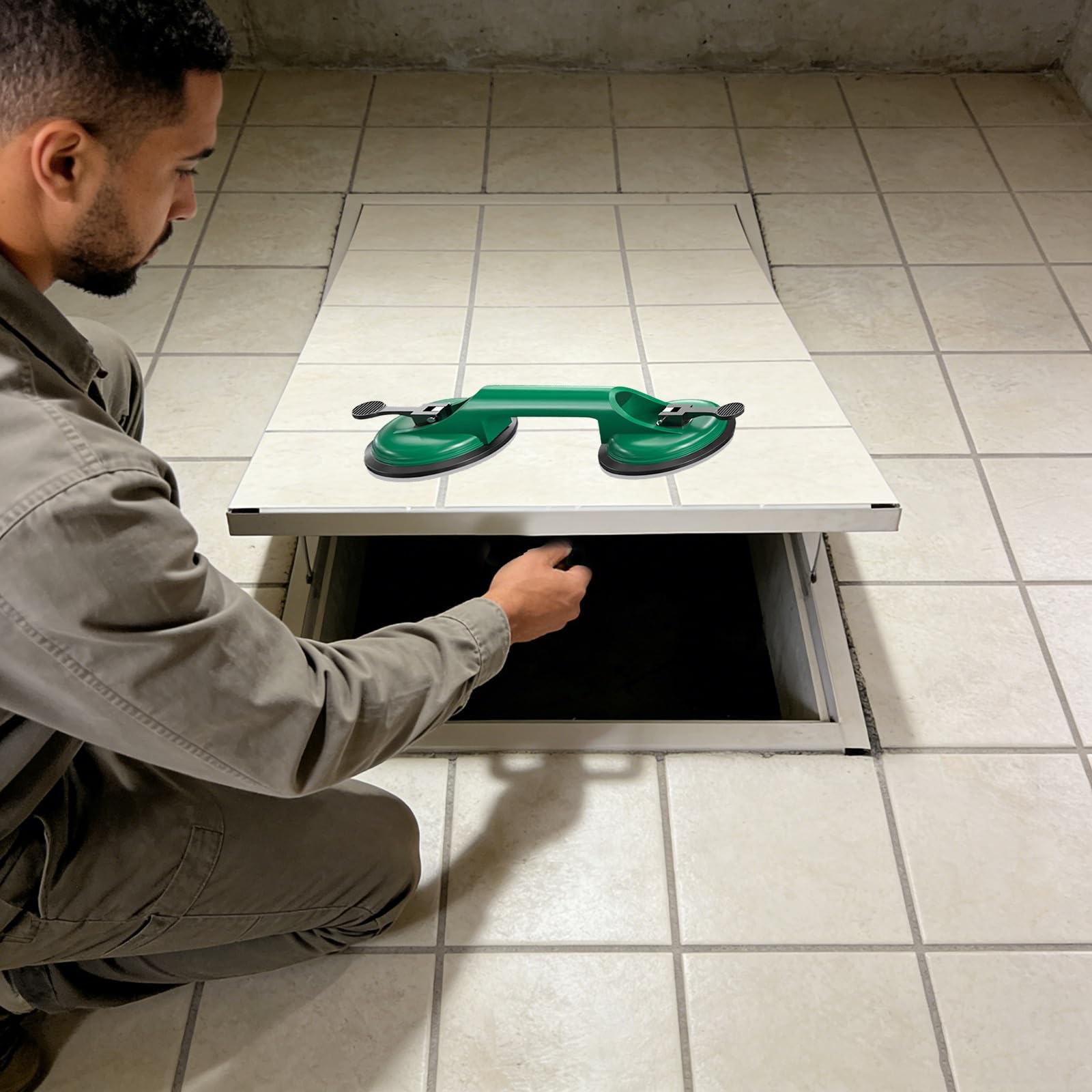 Porte d'entrée rampante pour sécuriser l'accès à la cave de la maison