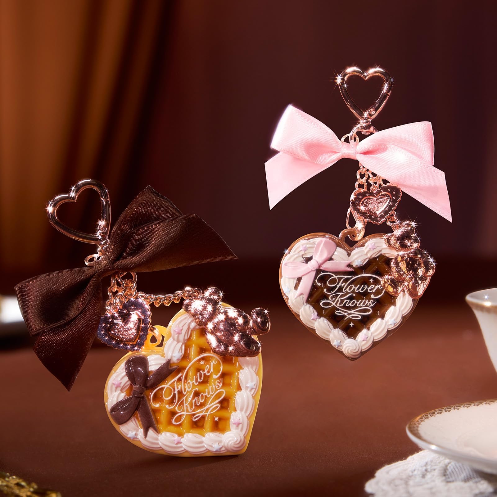 Colección Sweetie Bear: polvos fijadores Flower Know, llaveros con colgantes para bolsos, maquillaje y polvos compactos y en borla, difuminador de poros, regalo para mujeres (Cocoa)