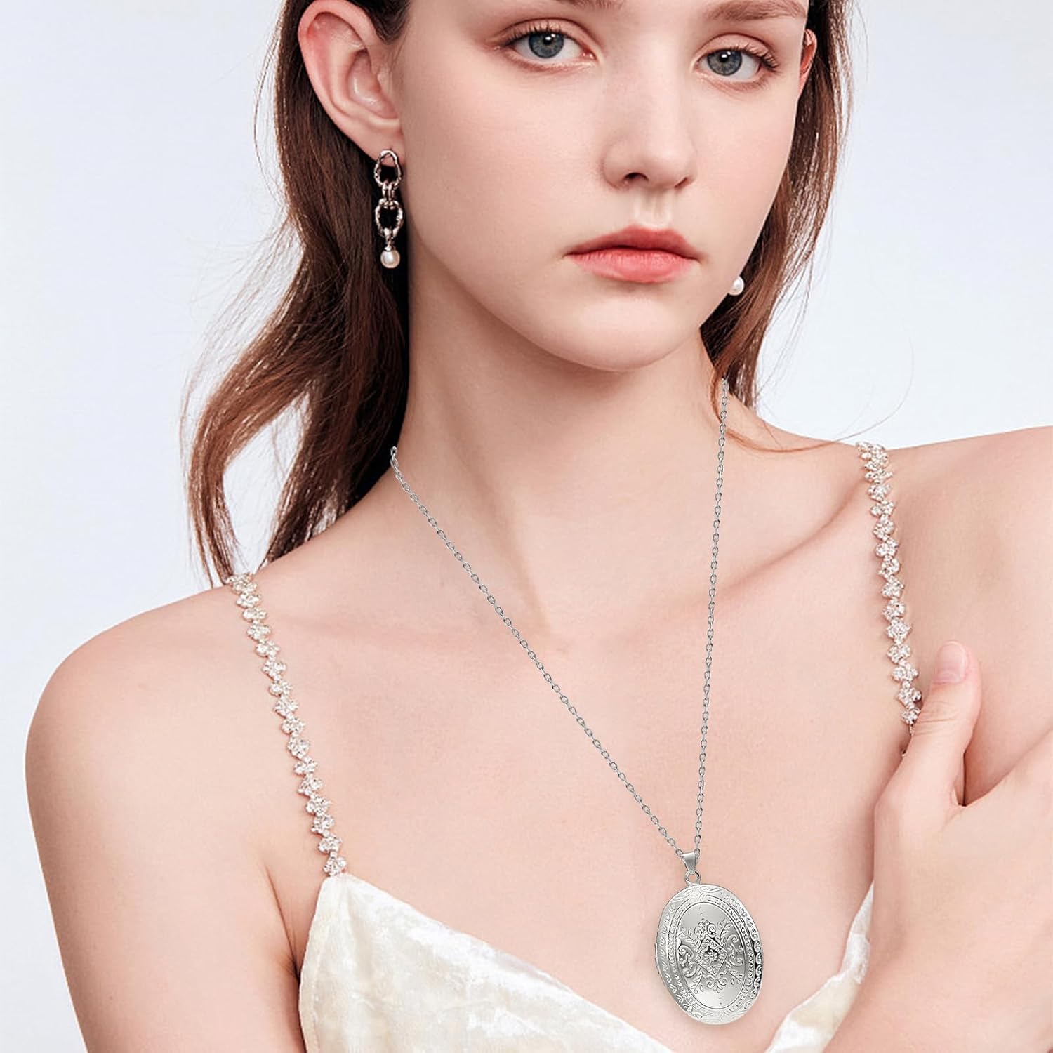 Locket Necklace for Women - Vintage Engraved Flower Photo Locket, Stainless Steel Picture Necklace for Birthdays Anniversaries - Image 7