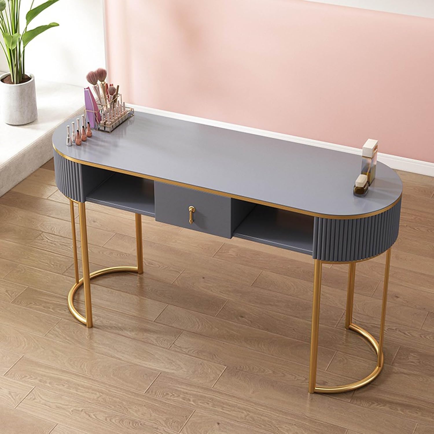 今回は初めてフット&ハンド兼用ネイルデスクを作らせていただきました