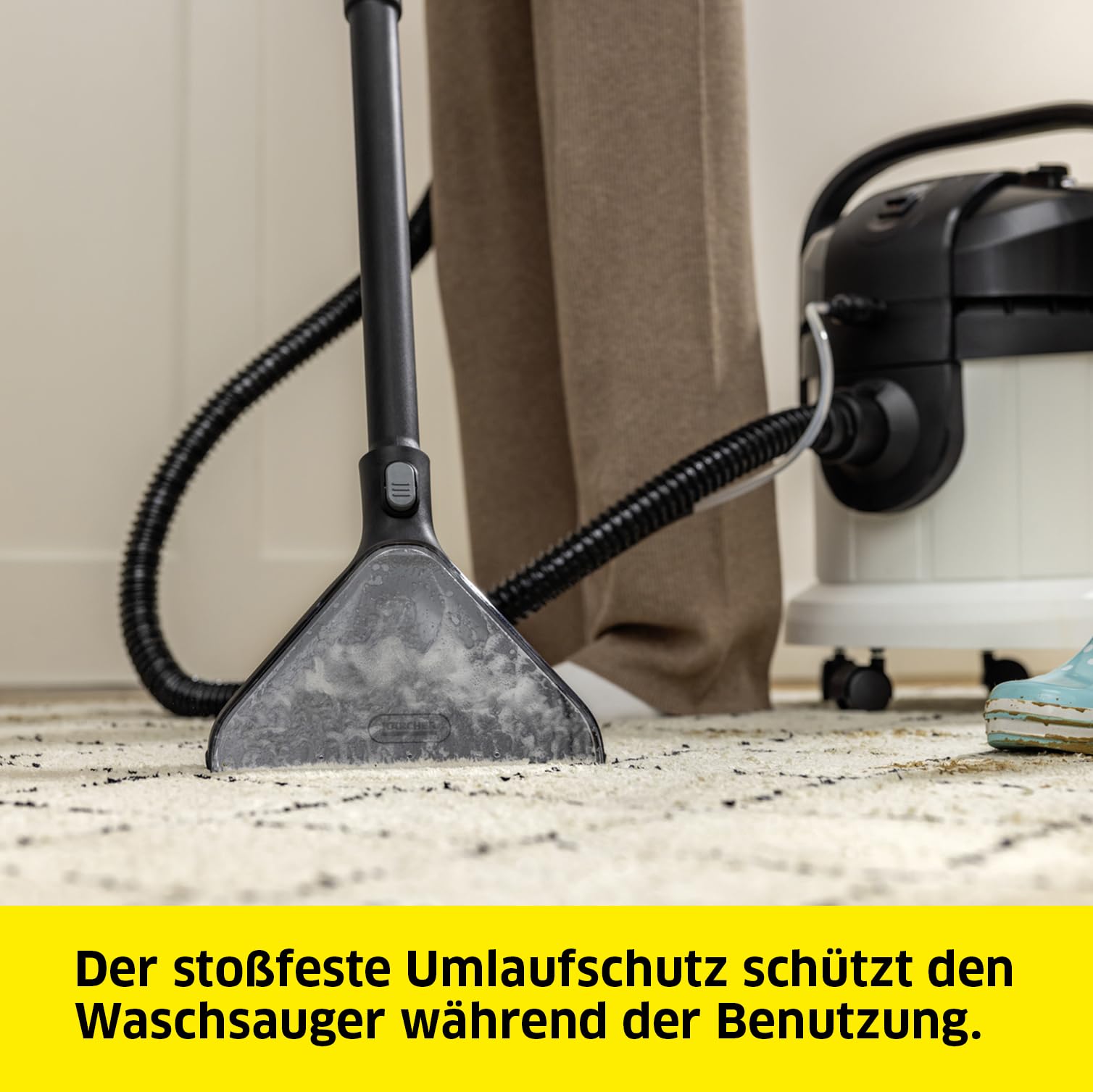 KÄRCHER Waschsauger SE 4, 2-in-1-Sprühsaugschlauch, Frisch- und Schmutzwassertank: 4 l,Waschbodendüse mit Hartbodenaufsatz, Clip-Bodendüse mit Hartboden- und Teppicheinsatz, Polster- & Fugendüse