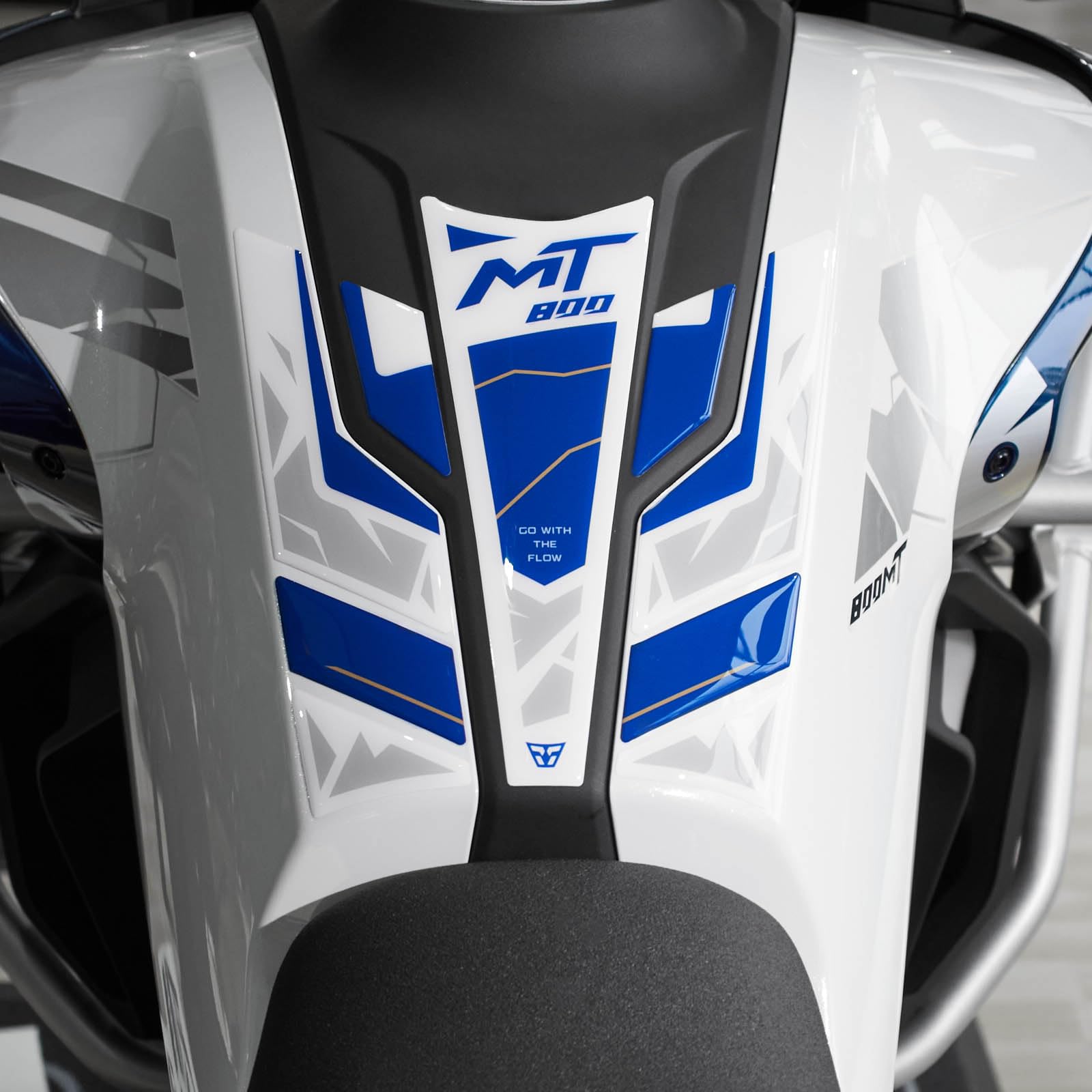 Resin Bike Autocollant Moto Compatibles avec CF Moto 800 MT Explore 2023-2025. Protection de Réservoir Moto Contre Les Chocs et Les Éraflures. Autocollant 3D Résinés Made in Italy