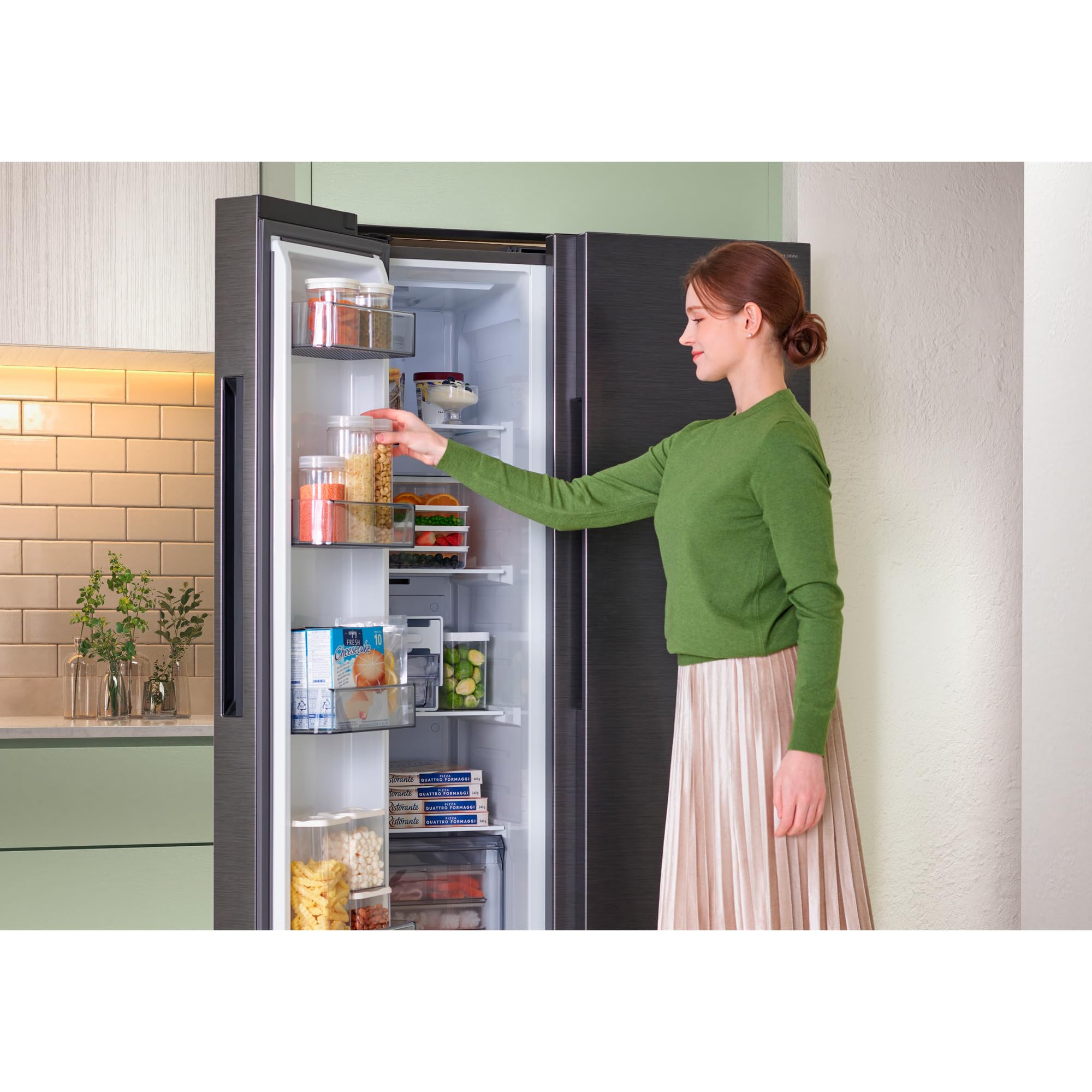 Samsung RS80F64KEFEF Side-By-Side nevera y congelador, refrigerador AI, 178,4 cm, 634 L, dispensador de agua y hielo con conexión de agua fija, AI Voice Control & Energy Mode, acero negro