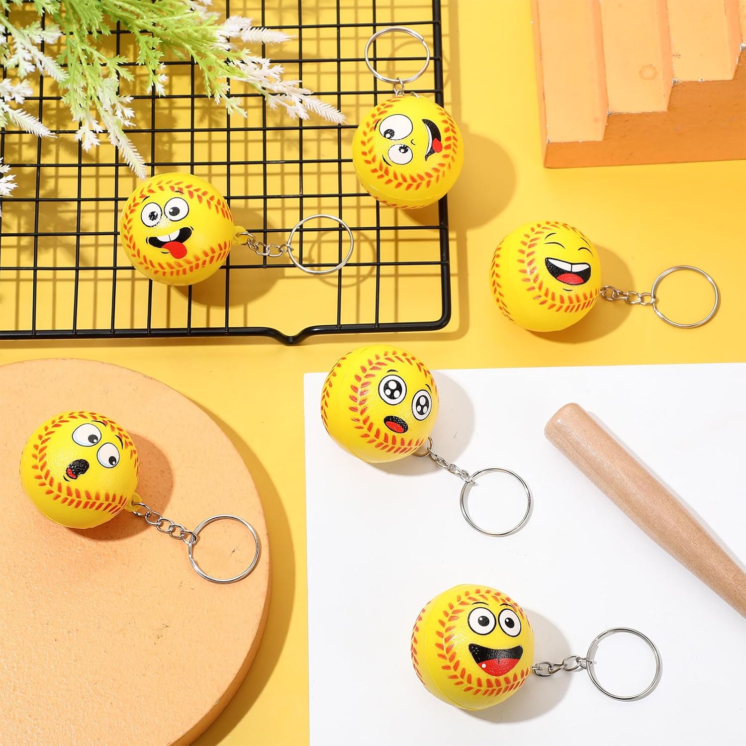 Arrowbash 30 Pcs Softball Party Favors Sports Party Supplies for Boys Girls Funny Mini Face Stress Ball Keychains Cute Relief Balls for Softball Lovers Team Prizes Anxiety Relief Sport Sport Favors