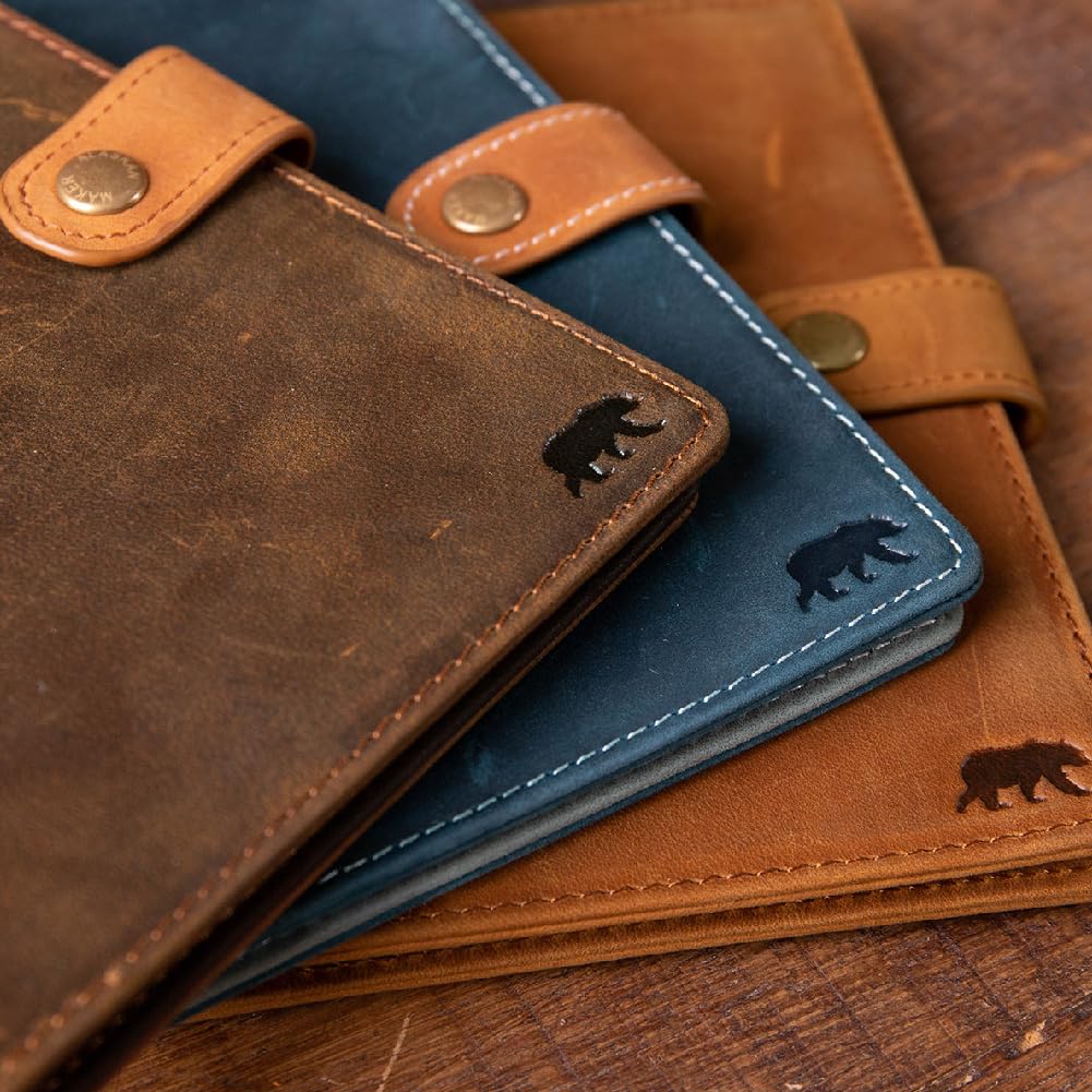 Alaskan MAKER - Étui à Carte Grise en Cuir Pleine Fleur - Rangement Documents Voiture & Cartes - Protection RFID - Fermeture Sécurisée Bouton Pression - Format Compact et Résistant (Wood)