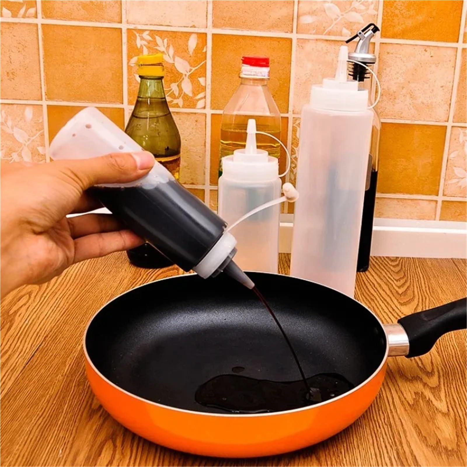 10 pezzi Ketchup Salse BBQ Bottiglia di olio d'oliva Bottiglie grandi for condimenti spremute con ugelli Dispenser for salsa spremuta Gadget da cucina per Condimenti(680ml)