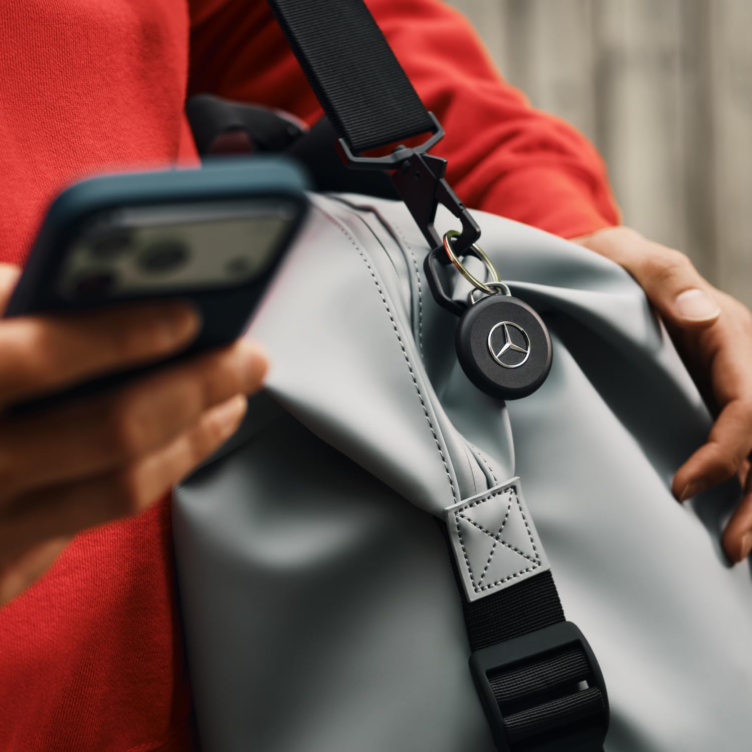 Chipolo LOOP Mercedes-Benz Edition Rechargeable Tracking Tag Item Locator for Keys Bags Apple Find My Android Find Hub